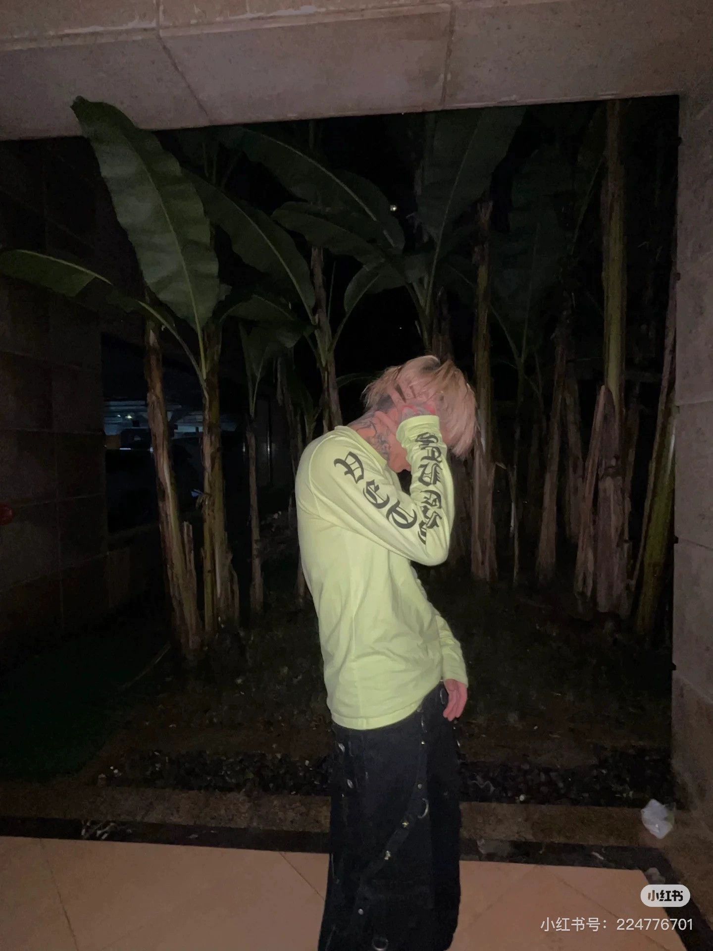 Vetements Vetements 16ss Fluorescent Green Long-Sleeve T-Shirt - dmc Size US M / EU 48-50 / 2 - 9 Thumbnail