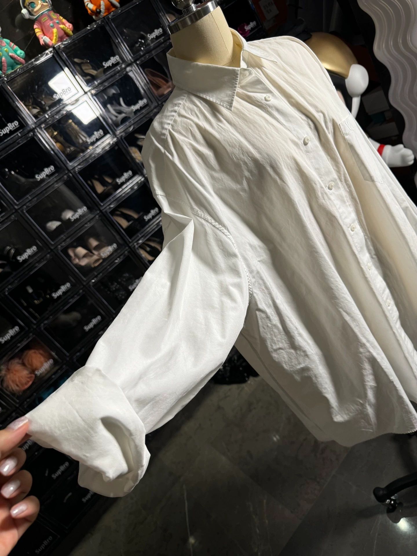 Vetements Vetements White M Size Shirt - dmc Size US M / EU 48-50 / 2 - 4 Thumbnail