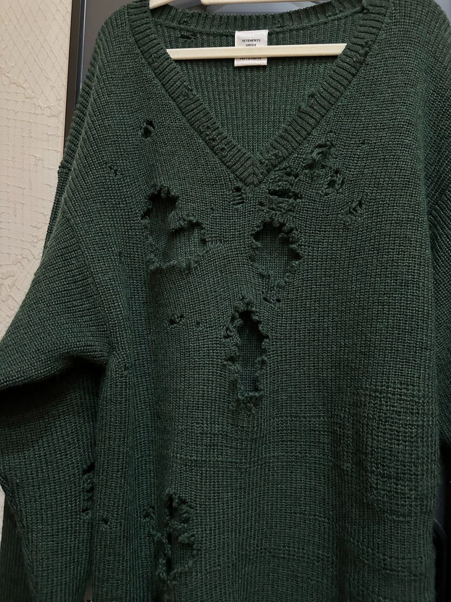 Vetements Vetements FW19 Oversized Distressed Sweater - dmc Size US L / EU 52-54 / 3 - 2 Thumbnail