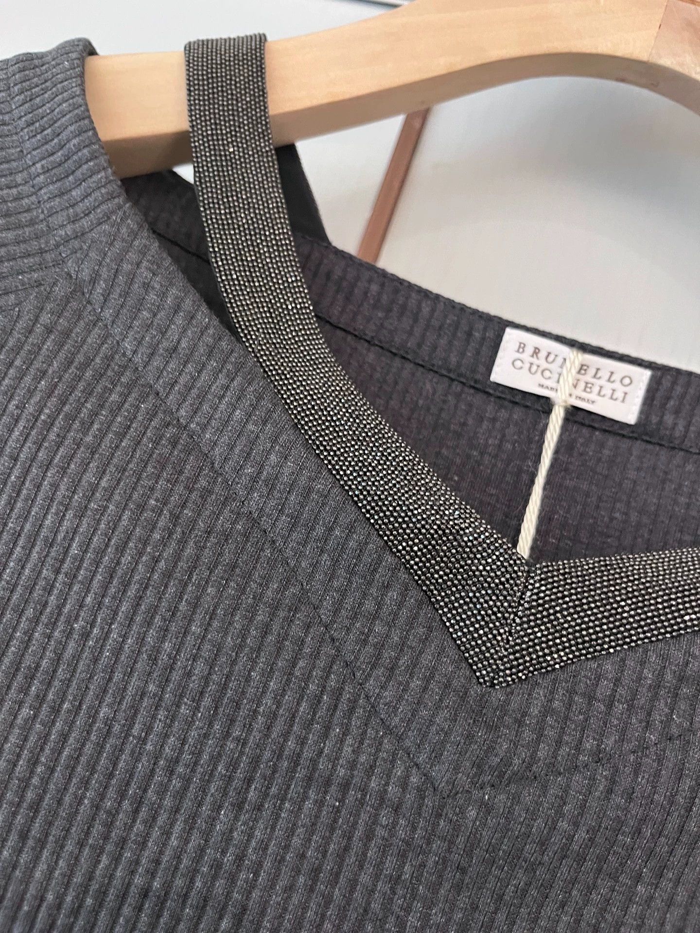 Brunello Cucinelli Brunello Cucinelli Gray V-Neck Knit Top - dmc Size US S / EU 44-46 / 1 - 3 Thumbnail