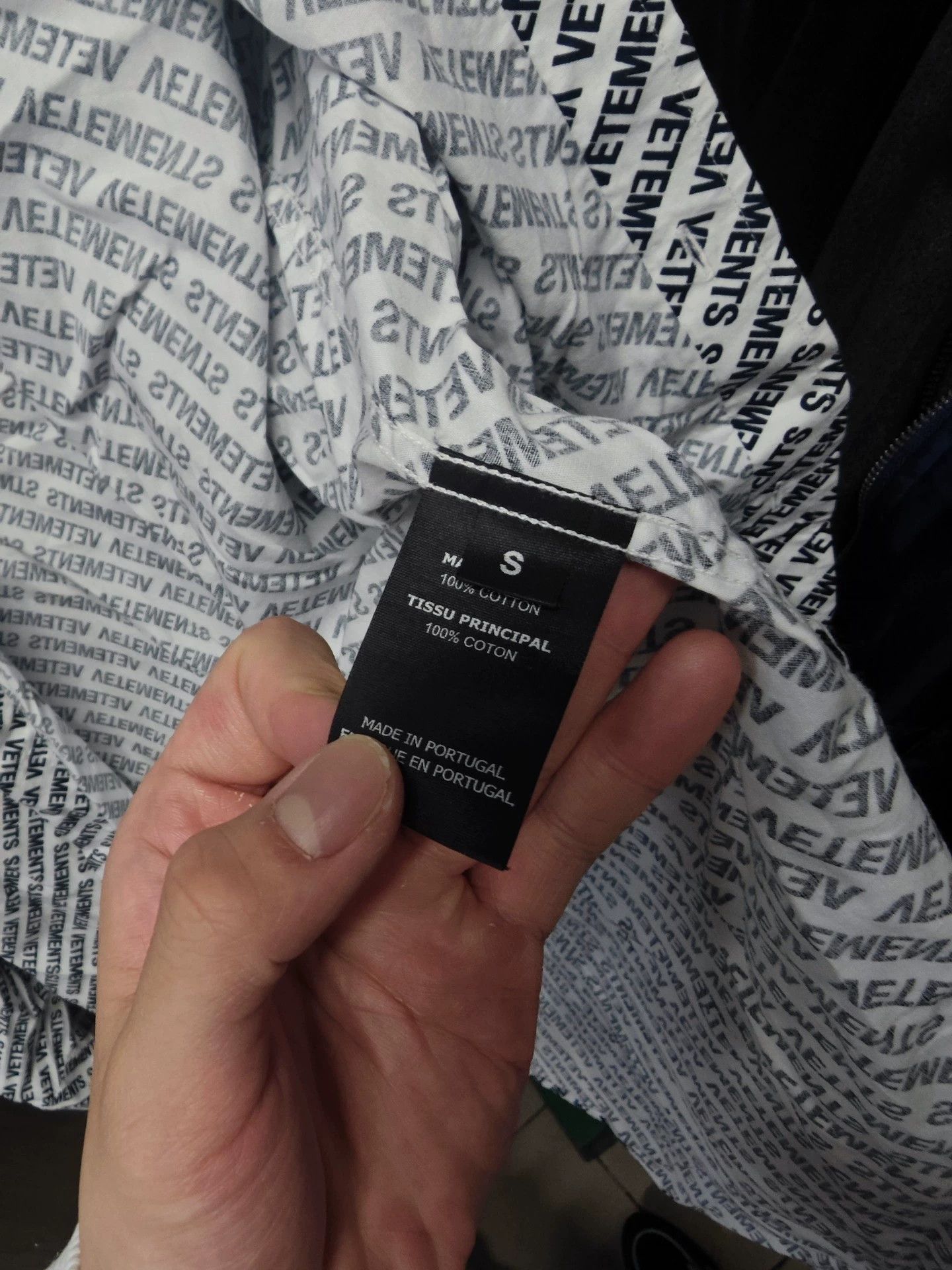 Vetements VETEMENTS Logo Print Cotton Shirt - dmc Size US S / EU 44-46 / 1 - 5 Thumbnail