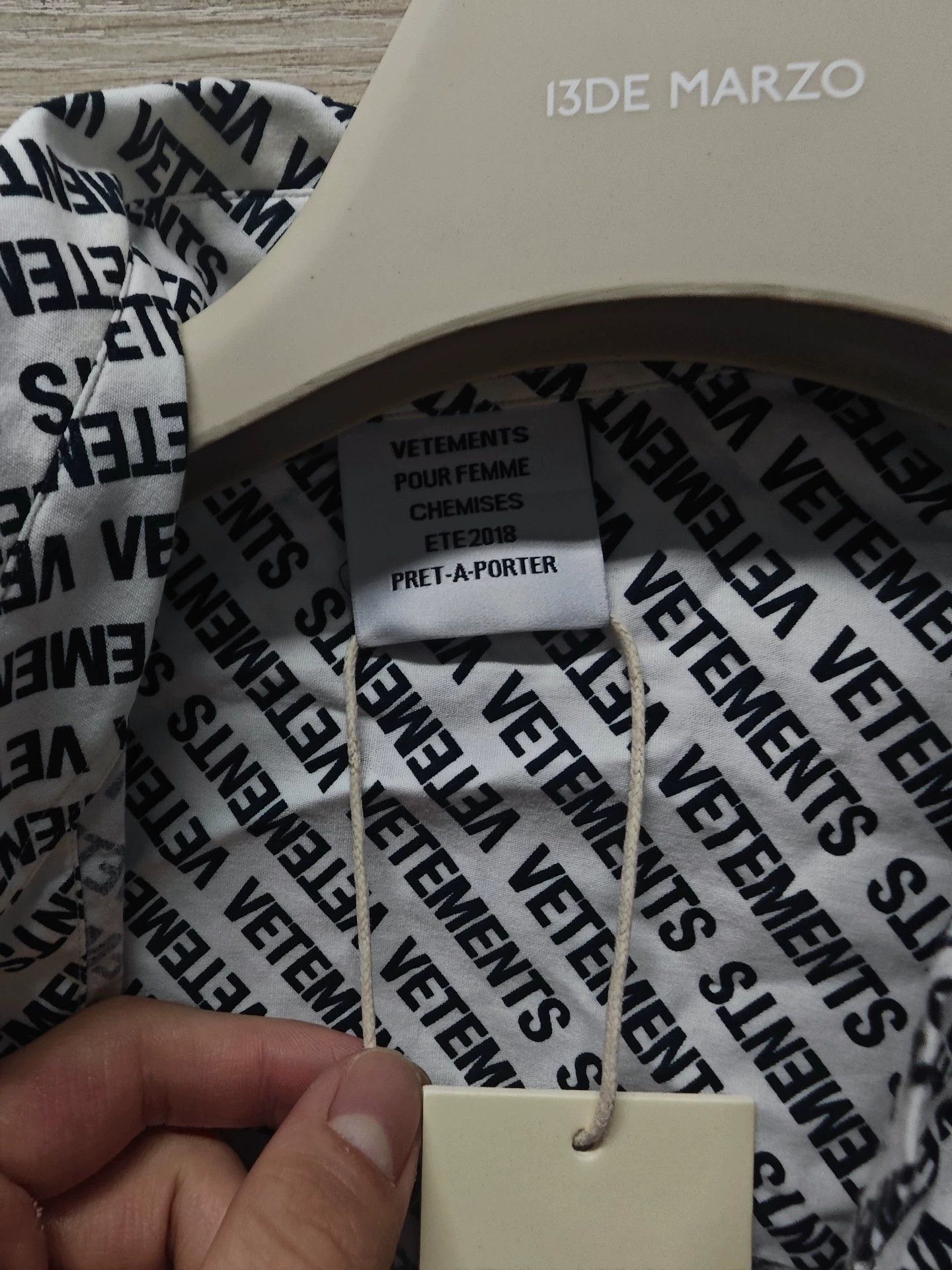 Vetements VETEMENTS Logo Print Cotton Shirt - dmc Size US S / EU 44-46 / 1 - 3 Thumbnail