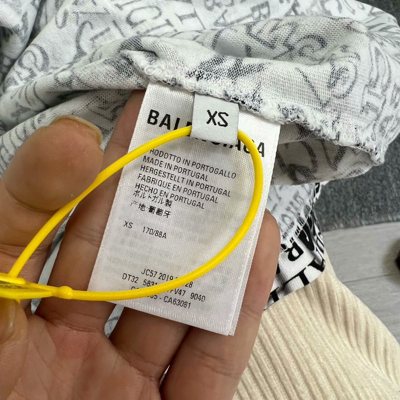 Balenciaga Balenciaga Graffiti Print Long Sleeve Sweatshirt - dmc Size US XS / EU 42 / 0 - 8 Thumbnail