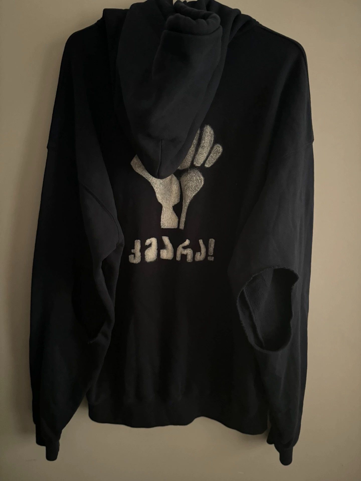 Vetements Vetements 19FW Spiral Fist Cutout Hoodie - dmc Size US XS / EU 42 / 0 - 2 Thumbnail