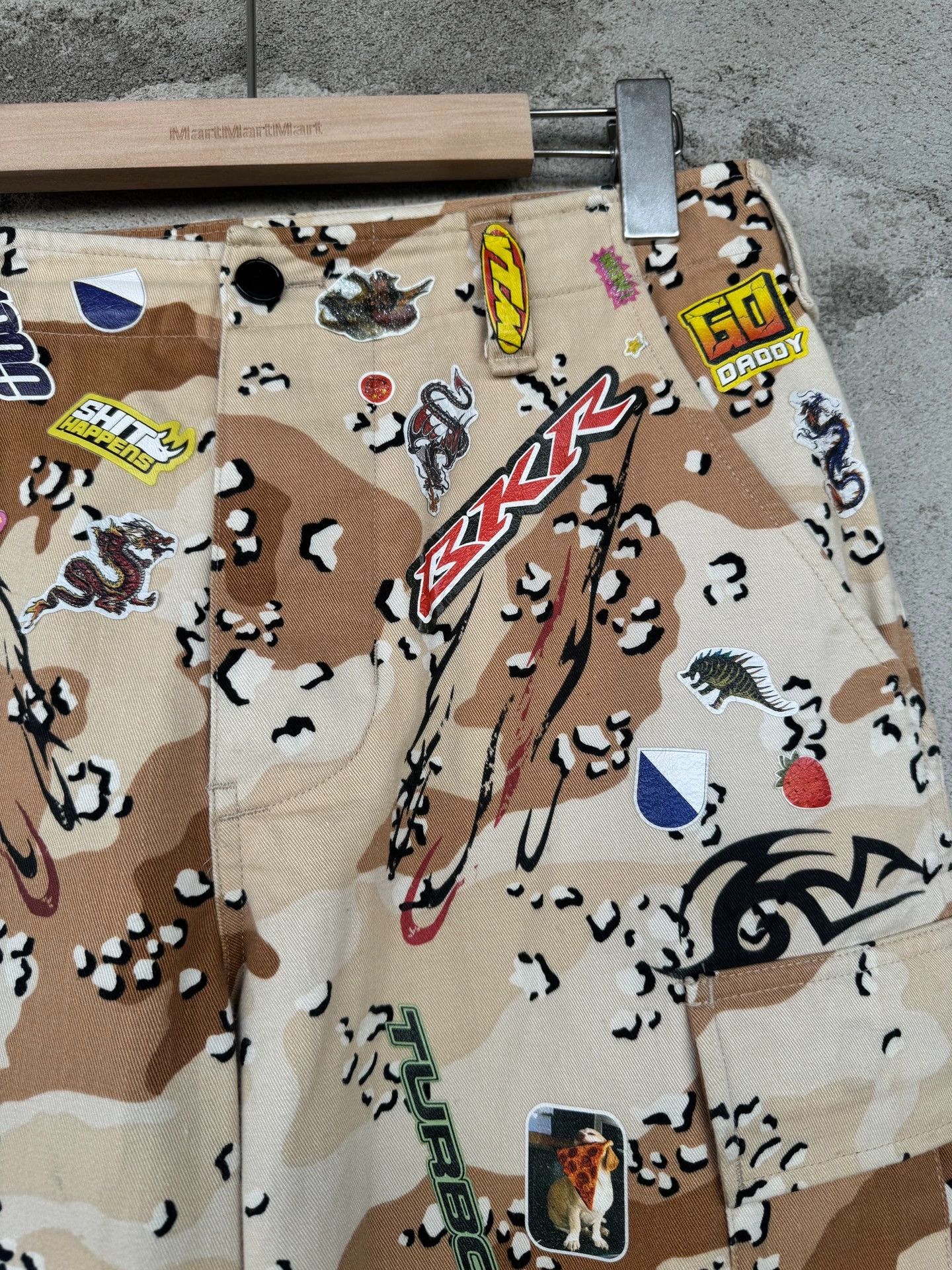 Vetements Vetements Camo Sticker Pants - dmc Size US 26 / EU 42 - 5 Thumbnail