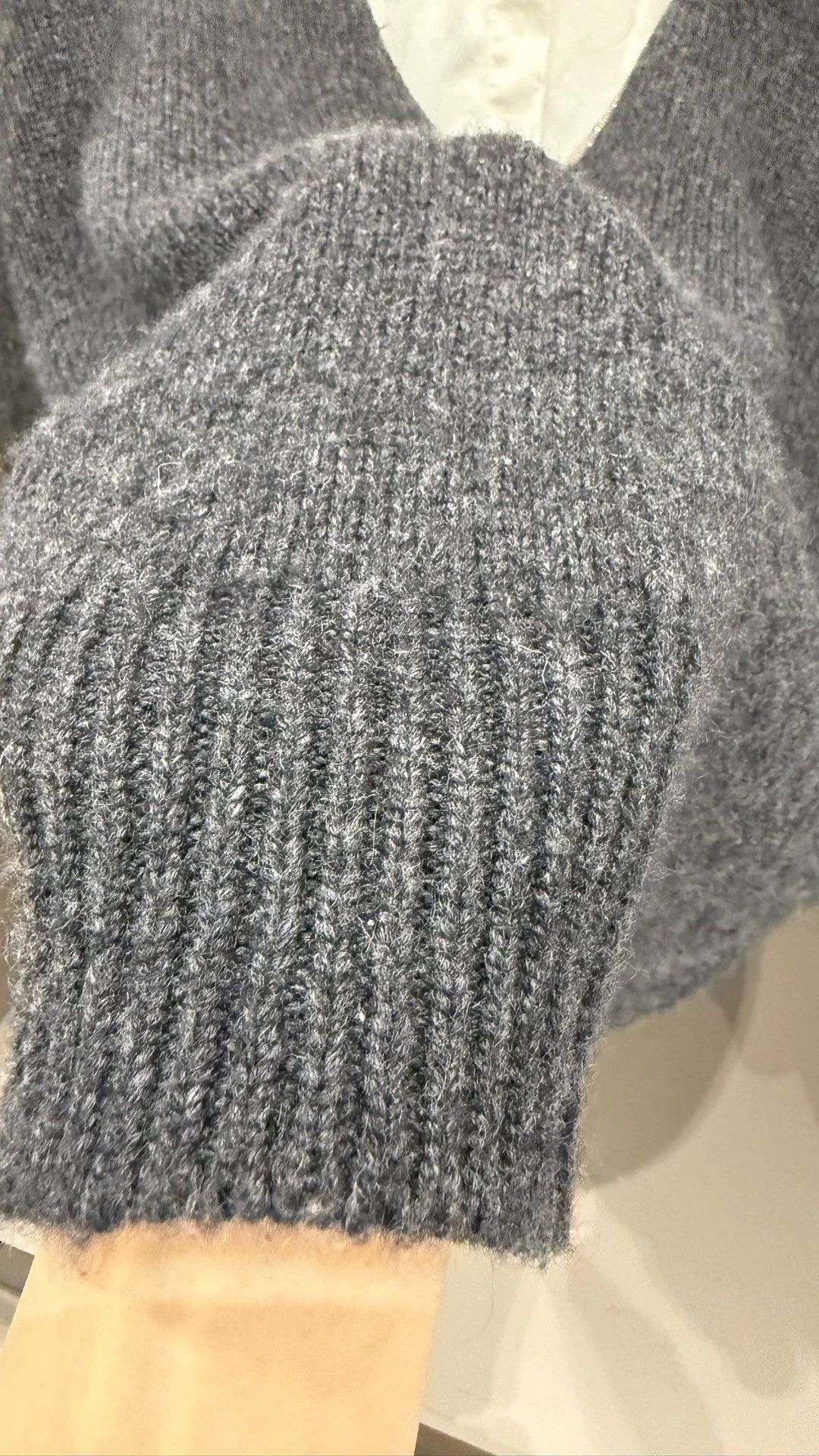 Brunello Cucinelli Brunello Cucinelli Gray Beaded Cashmere Sweater - dmc Size US M / EU 48-50 / 2 - 5 Thumbnail