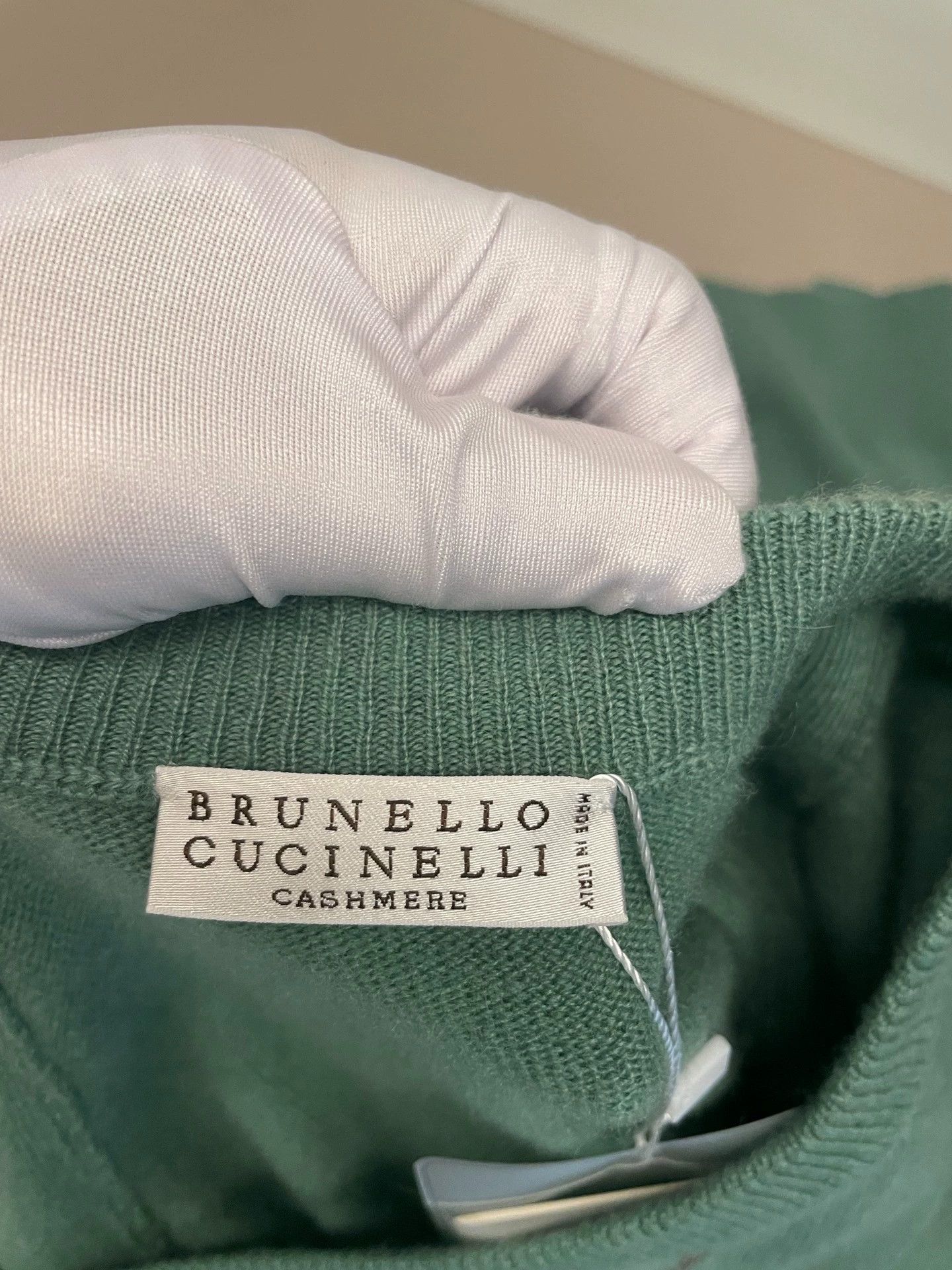 Brunello Cucinelli Brunello Cucinelli Green Beaded V-Neck Cashmere Sweater M - dmc Size US M / EU 48-50 / 2 - 3 Thumbnail