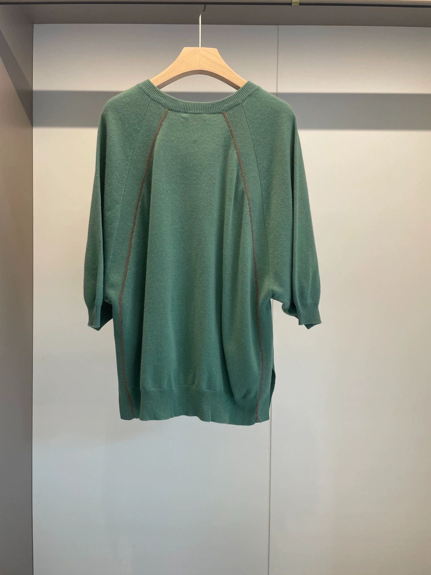 Brunello Cucinelli Brunello Cucinelli Green Beaded V-Neck Cashmere Sweater M - dmc Size US M / EU 48-50 / 2 - 2 Thumbnail