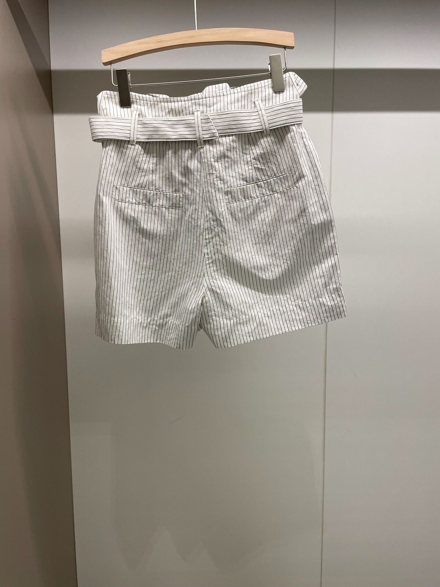 Brunello Cucinelli Brunello Cucinelli White Stripe High-Waist Shorts - dmc Size US 34 / EU 50 - 2 Thumbnail