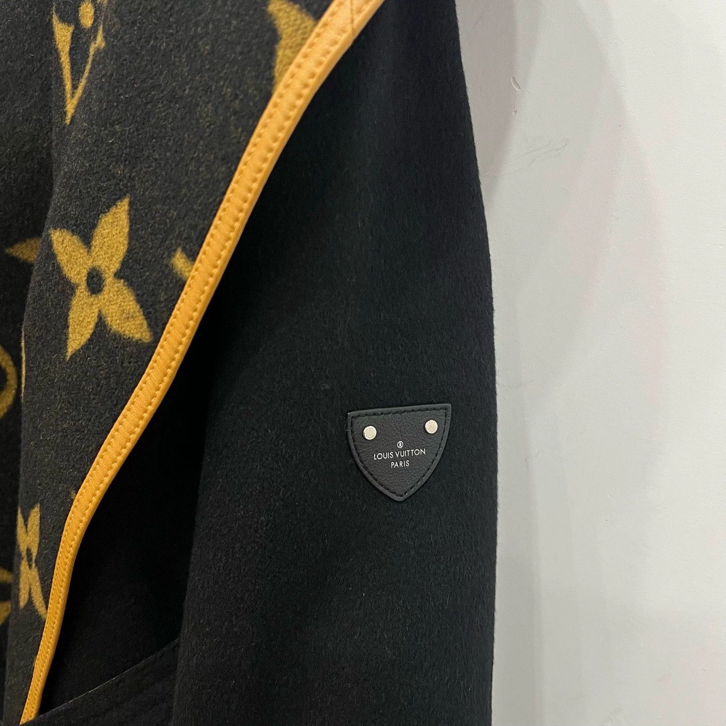 Louis Vuitton Louis Vuitton Black Orange Print Hooded Coat - dmc Size US XL / EU 56 / 4 - 7 Thumbnail