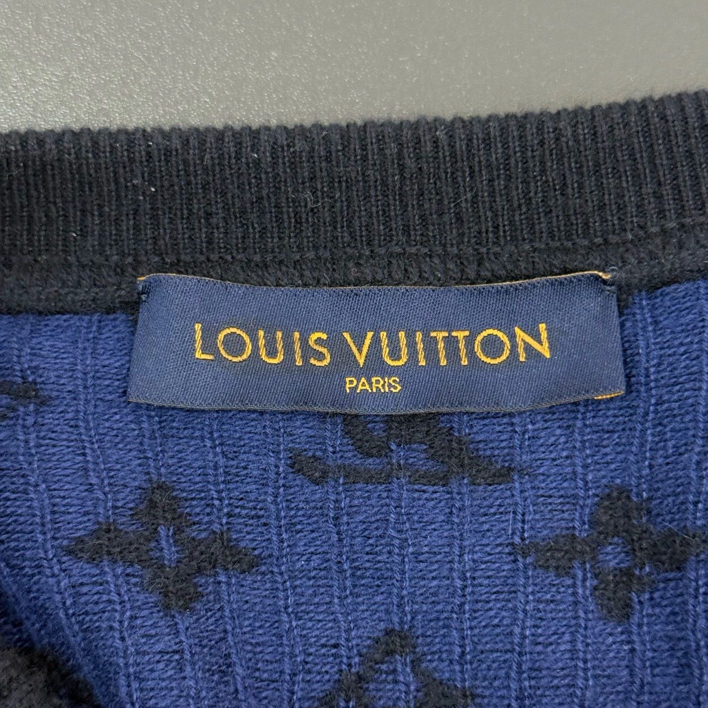 Louis Vuitton LV Blue Cashmere Sweater Back Logo 4L - dmc Size US L / EU 52-54 / 3 - 5 Thumbnail