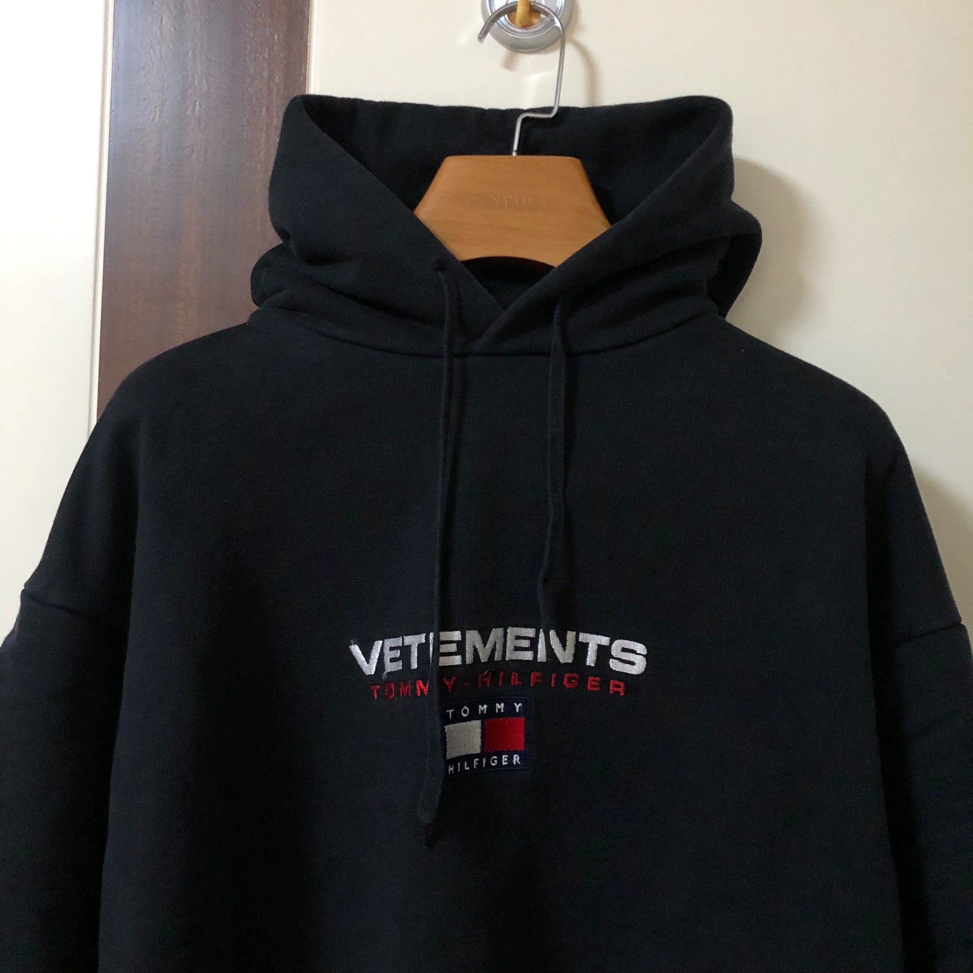 Vetements Vetements Tommy Collaboration Layered Look Hoodie - dmc Size US S / EU 44-46 / 1 - 2 Thumbnail