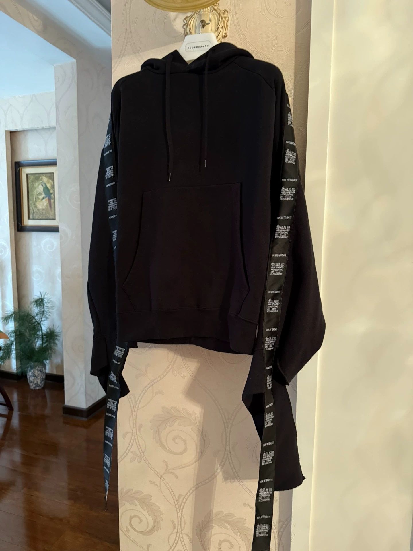 Vetements Vetements Sleeve Label Hoodie Black - dmc Size US XS / EU 42 / 0 - 4 Thumbnail