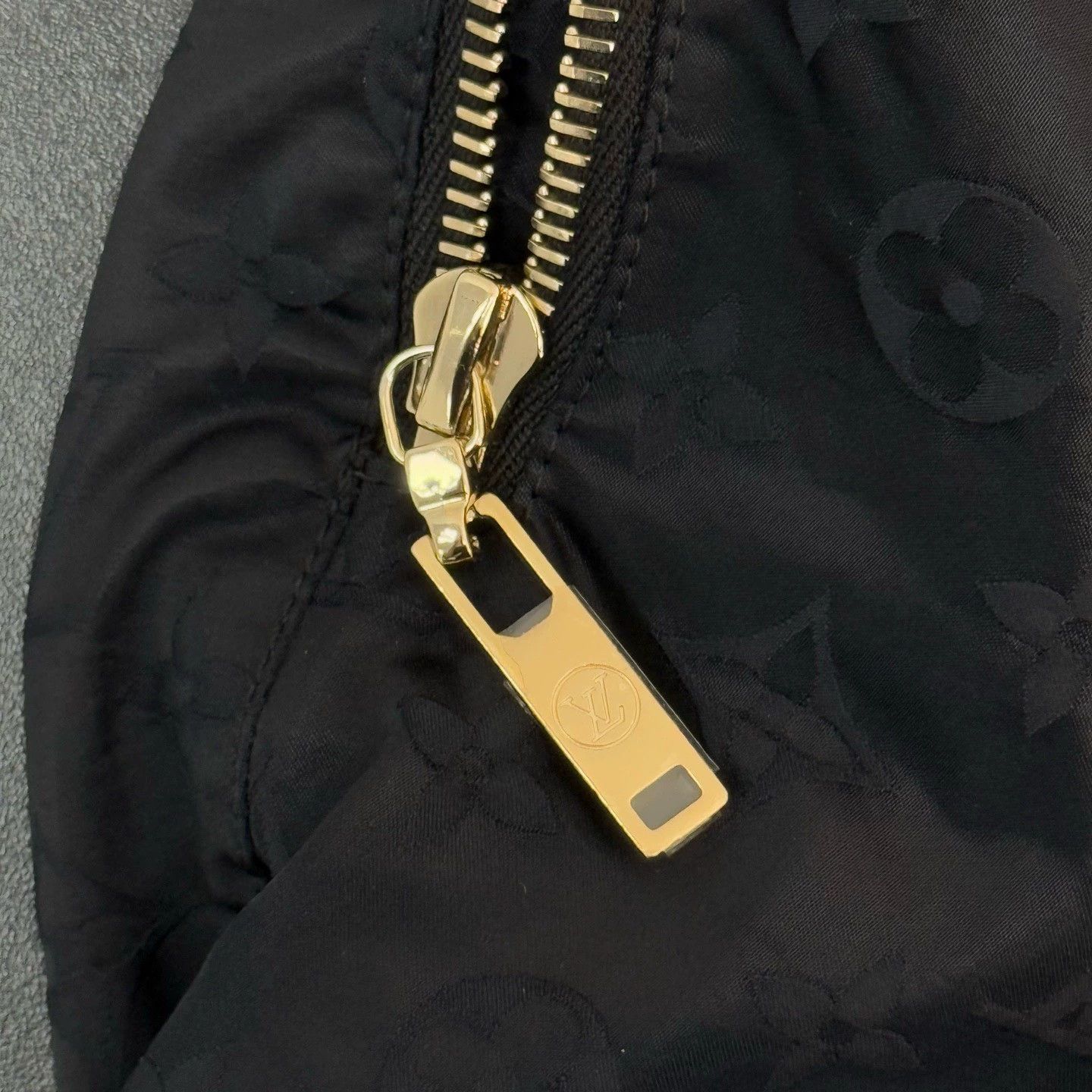 Louis Vuitton Louis Vuitton Black Logo Nylon Pants - dmc Size US 34 / EU 50 - 7 Thumbnail