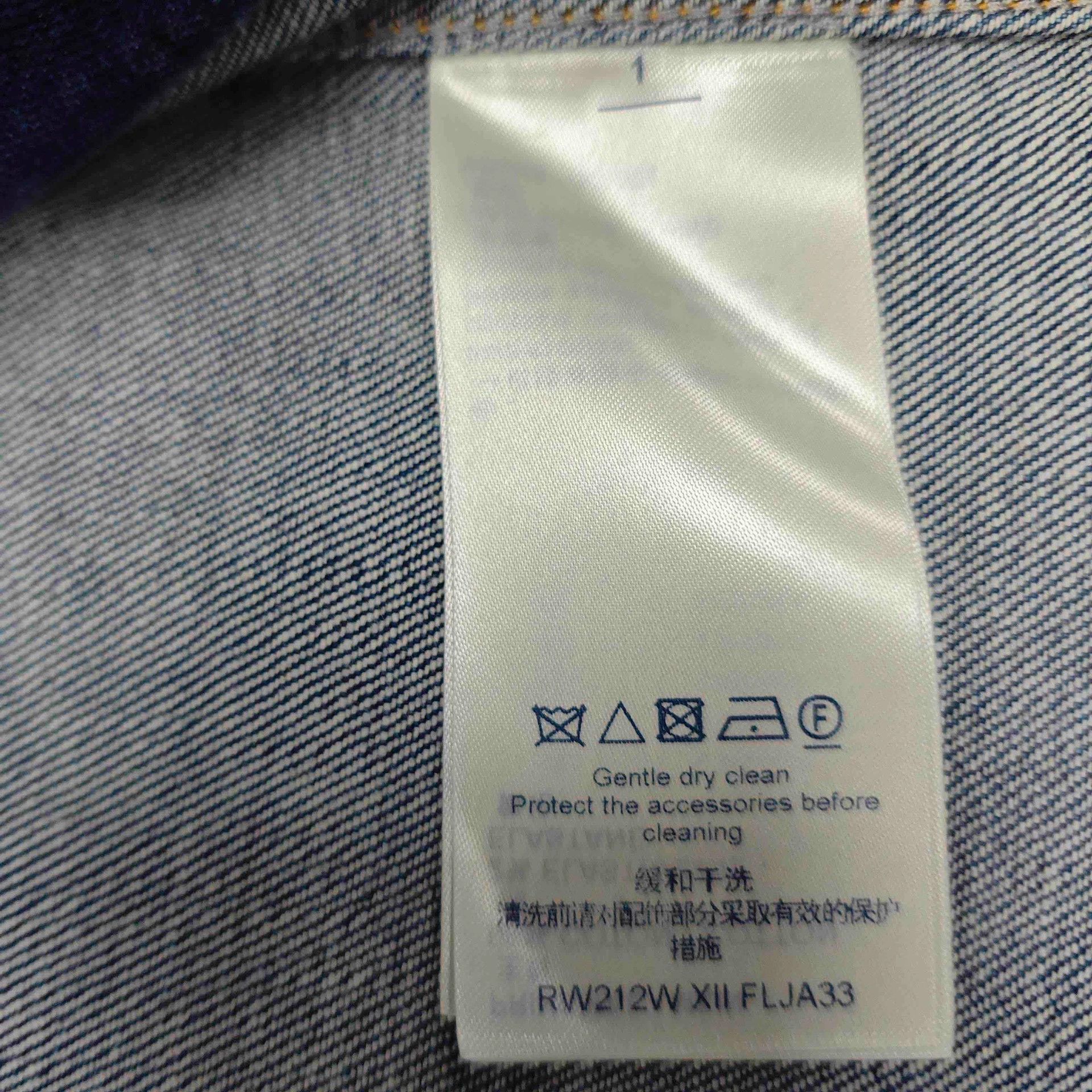 Louis Vuitton LV Washed Blue Denim Jacket with Metal Label - dmc Size US XS / EU 42 / 0 - 6 Thumbnail