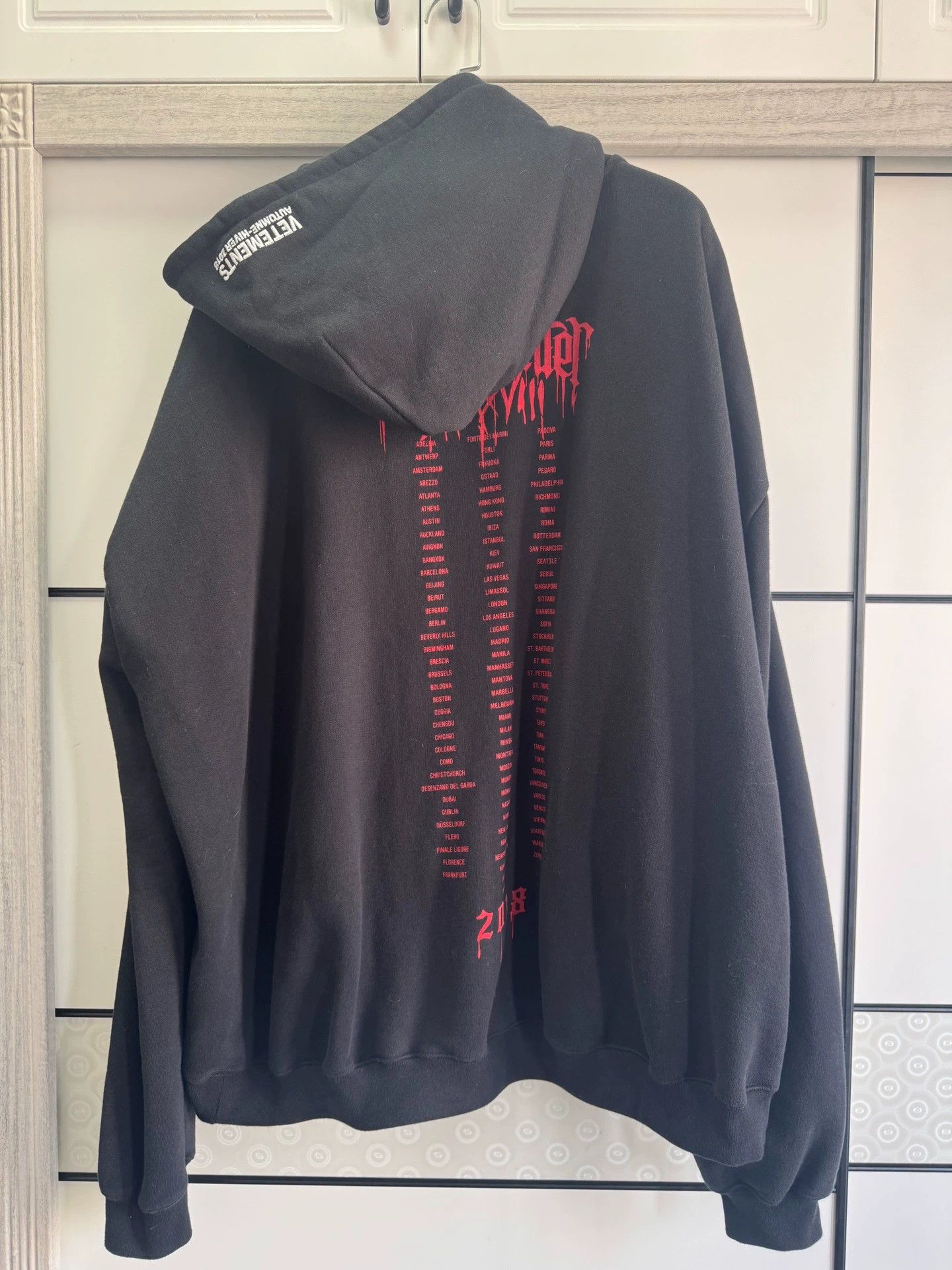 Vetements Vetements 18SS Blood Droplet Sanskrit Hoodie - dmc Size US M / EU 48-50 / 2 - 3 Thumbnail