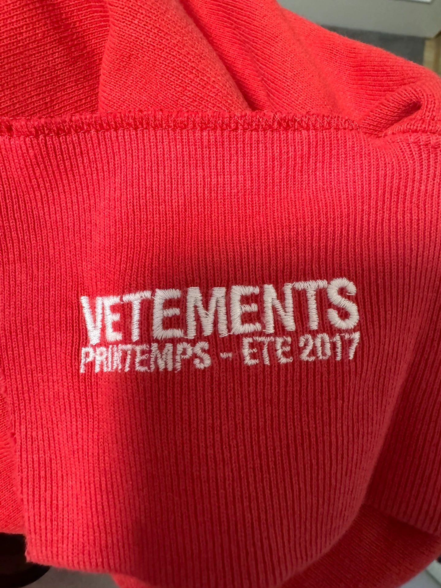 Vetements Vetements 17ss Red Distressed Sleeve Sweatshirt - dmc Size US XS / EU 42 / 0 - 7 Thumbnail