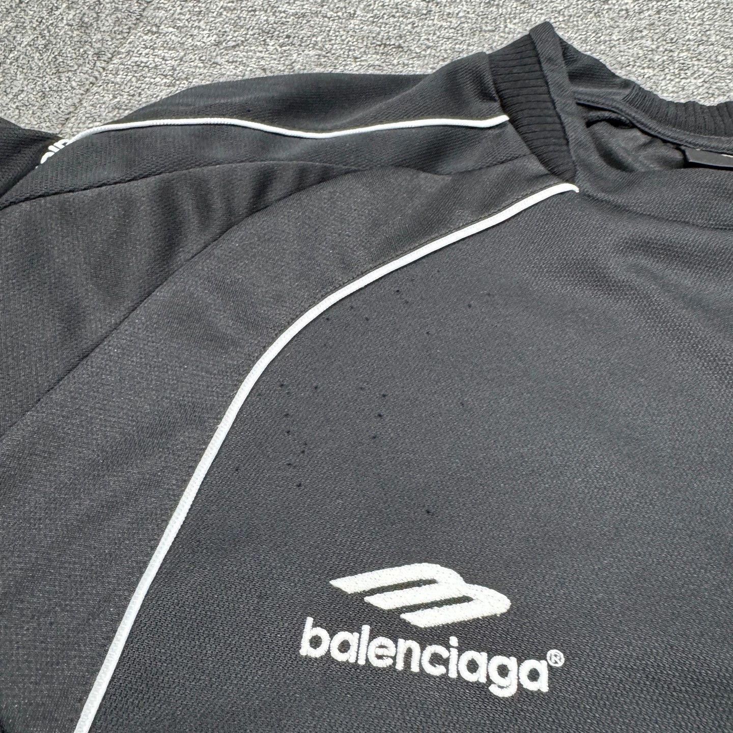 Balenciaga Balenciaga Manchester United Football Jersey - dmc Size US XL / EU 56 / 4 - 2 Thumbnail