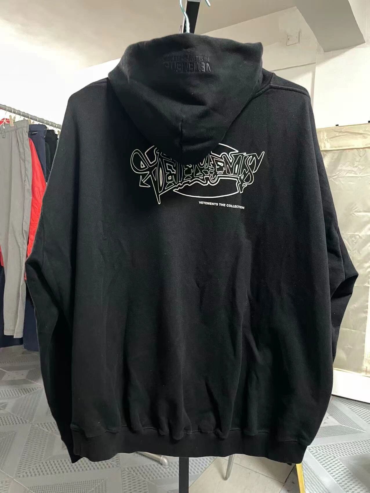 Vetements Vetements Black Logo Print Sweatshirt - dmc Size US S / EU 44-46 / 1 - 6 Thumbnail