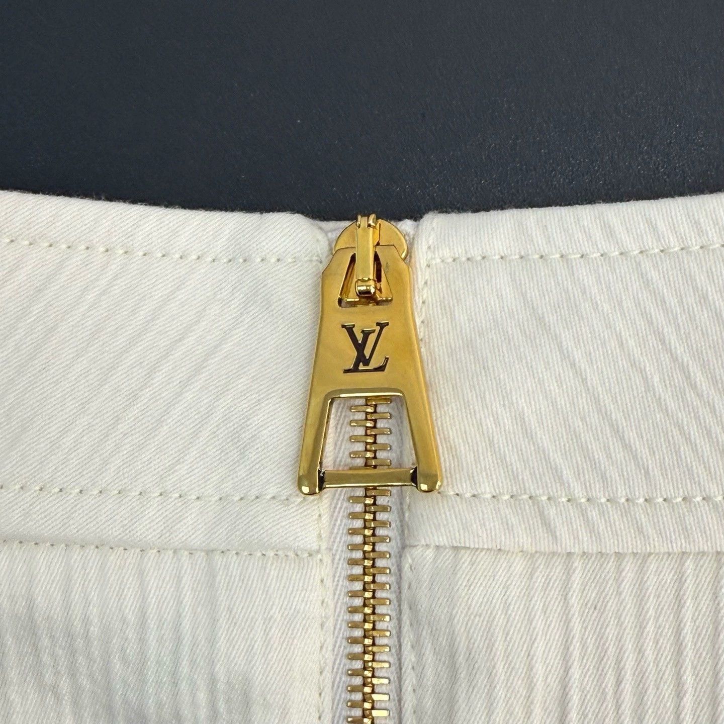 Louis Vuitton Louis Vuitton Cream Metal Logo Midi Skirt - dmc Size US 38 / EU 54 - 8 Thumbnail