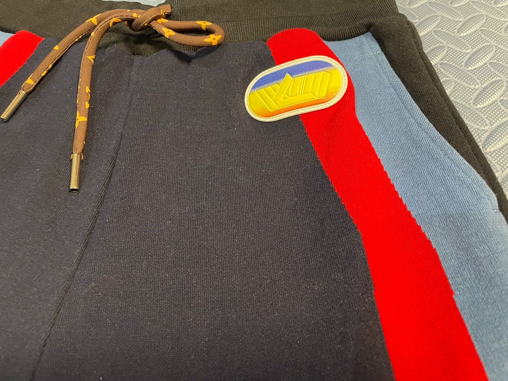 Louis Vuitton Louis Vuitton Limited Edition Casual Pants - dmc Size US 35 - 2 Thumbnail