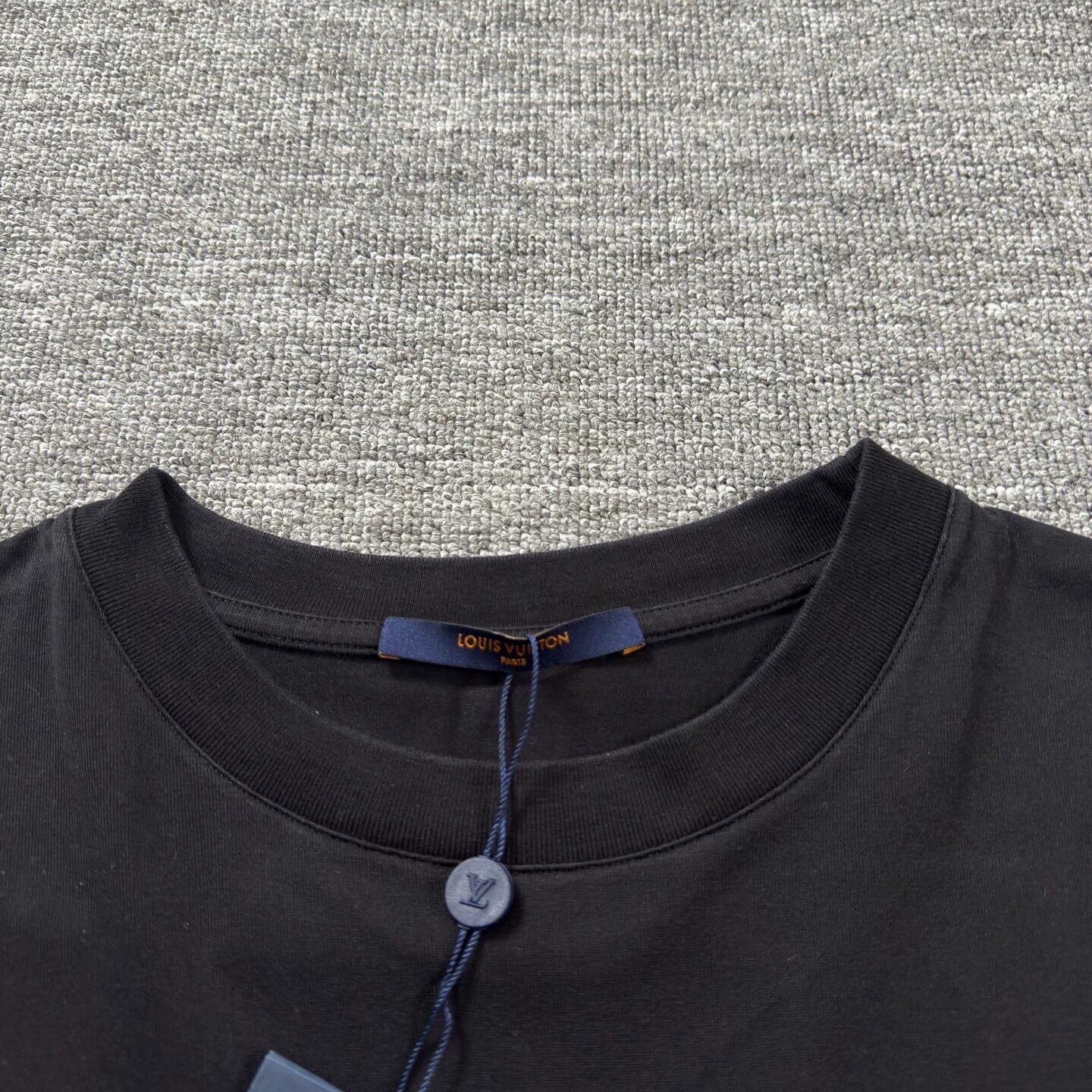Louis Vuitton LV Black Smoke Short Sleeve Tee - dmc Size US M / EU 48-50 / 2 - 3 Thumbnail