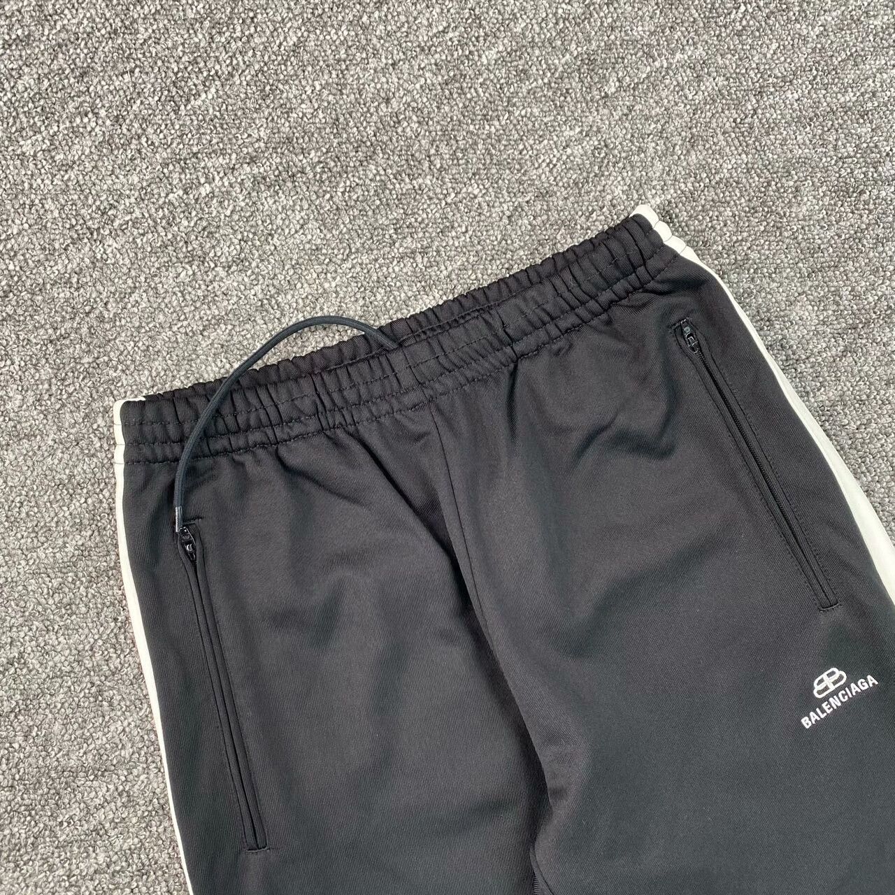 Balenciaga Balenciaga Black Logo Embroidered Sweatpants - dmc Size US 36 / EU 52 - 3 Thumbnail