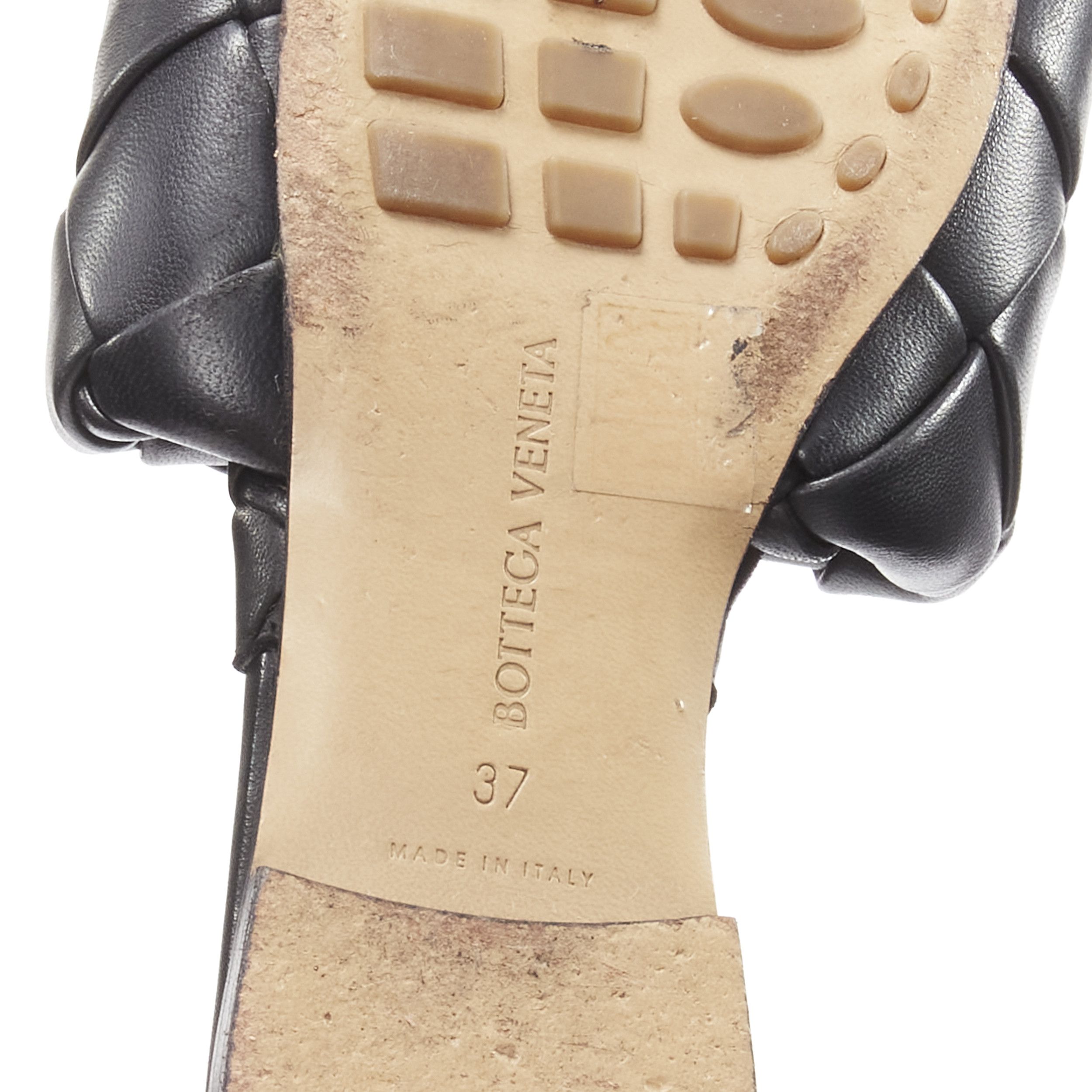 Bottega Veneta BOTTEGA VENETA Lido black intrecciato maxi woven leather padded flat sandals EU37 Size US 7 / IT 37 - 7 Thumbnail
