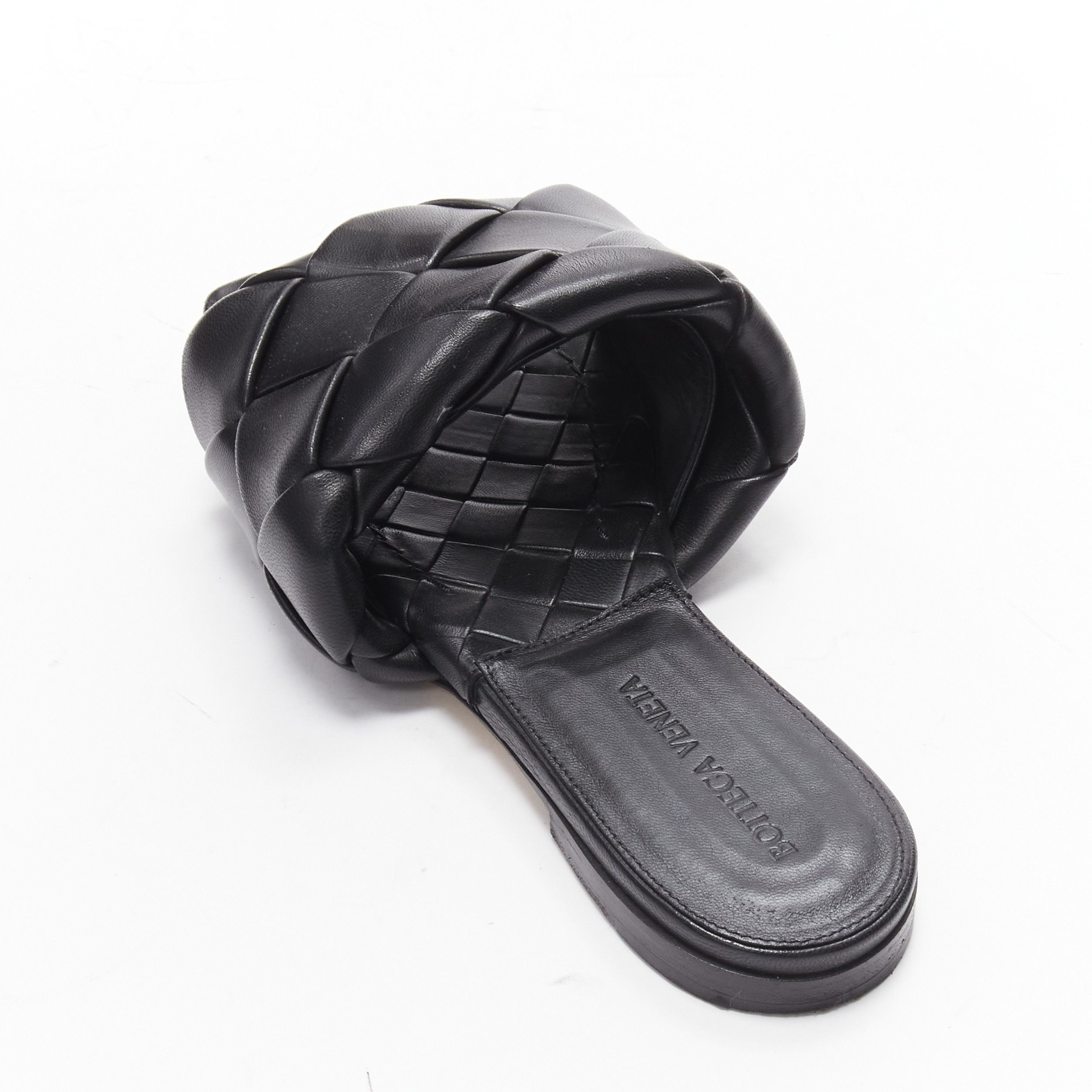Bottega Veneta BOTTEGA VENETA Lido black intrecciato maxi woven leather padded flat sandals EU37 Size US 7 / IT 37 - 9 Thumbnail