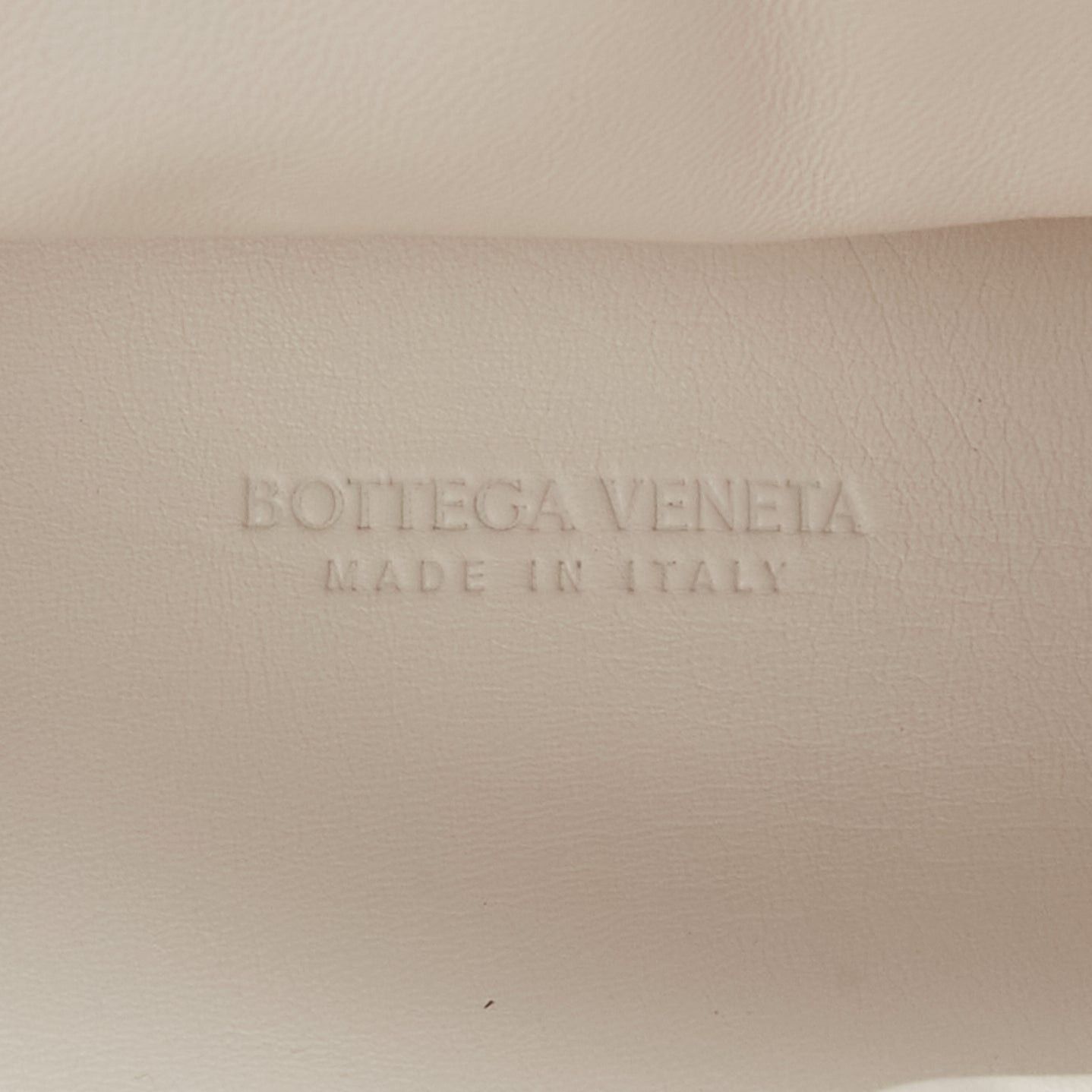 Bottega Veneta BOTTEGA VENETA Point Triangle white sponge boucle curly raffia leather shoulder bag Size ONE SIZE - 10 Thumbnail