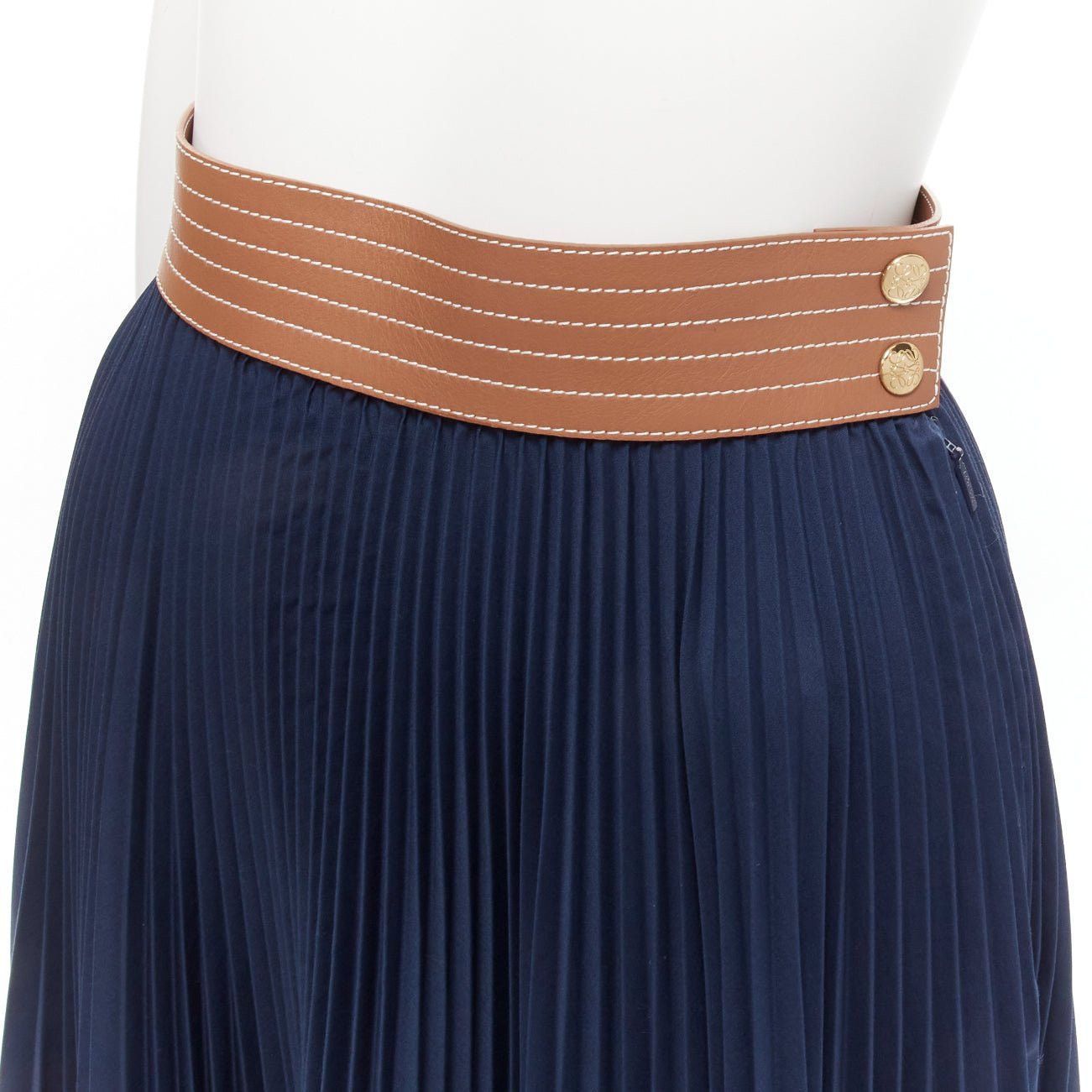 Loewe LOEWE brown cowhide leather white topstitched belt navy pleated midi skirt FR34 XS Size 26" / US 2 / IT 38 - 2 Thumbnail