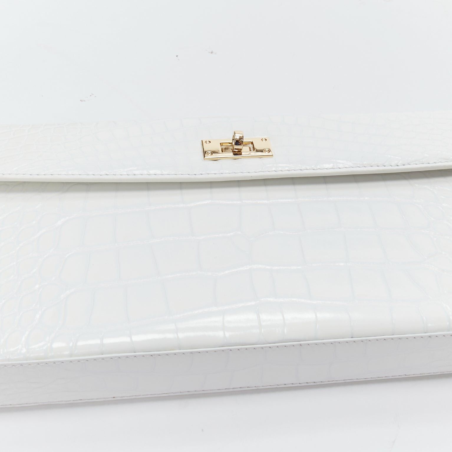 Other FERIDA YANG Bespoke white matte scaled leather gold buckle long flap clutch Size ONE SIZE - 7 Thumbnail