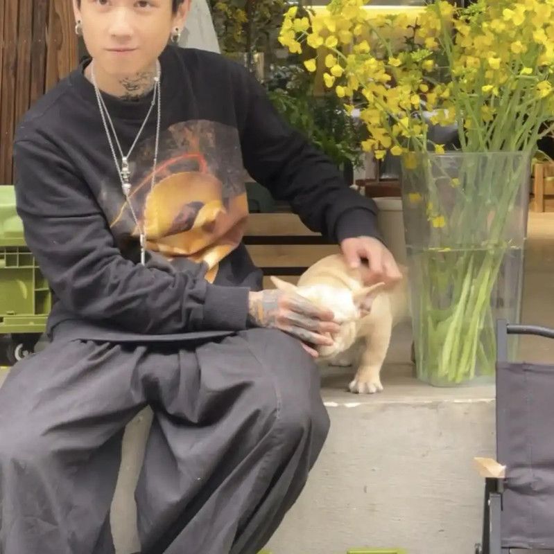 Givenchy Givenchy Black Long Sleeve Cotton Sweatshirt 0089 Size US XS / EU 42 / 0 - 8 Thumbnail