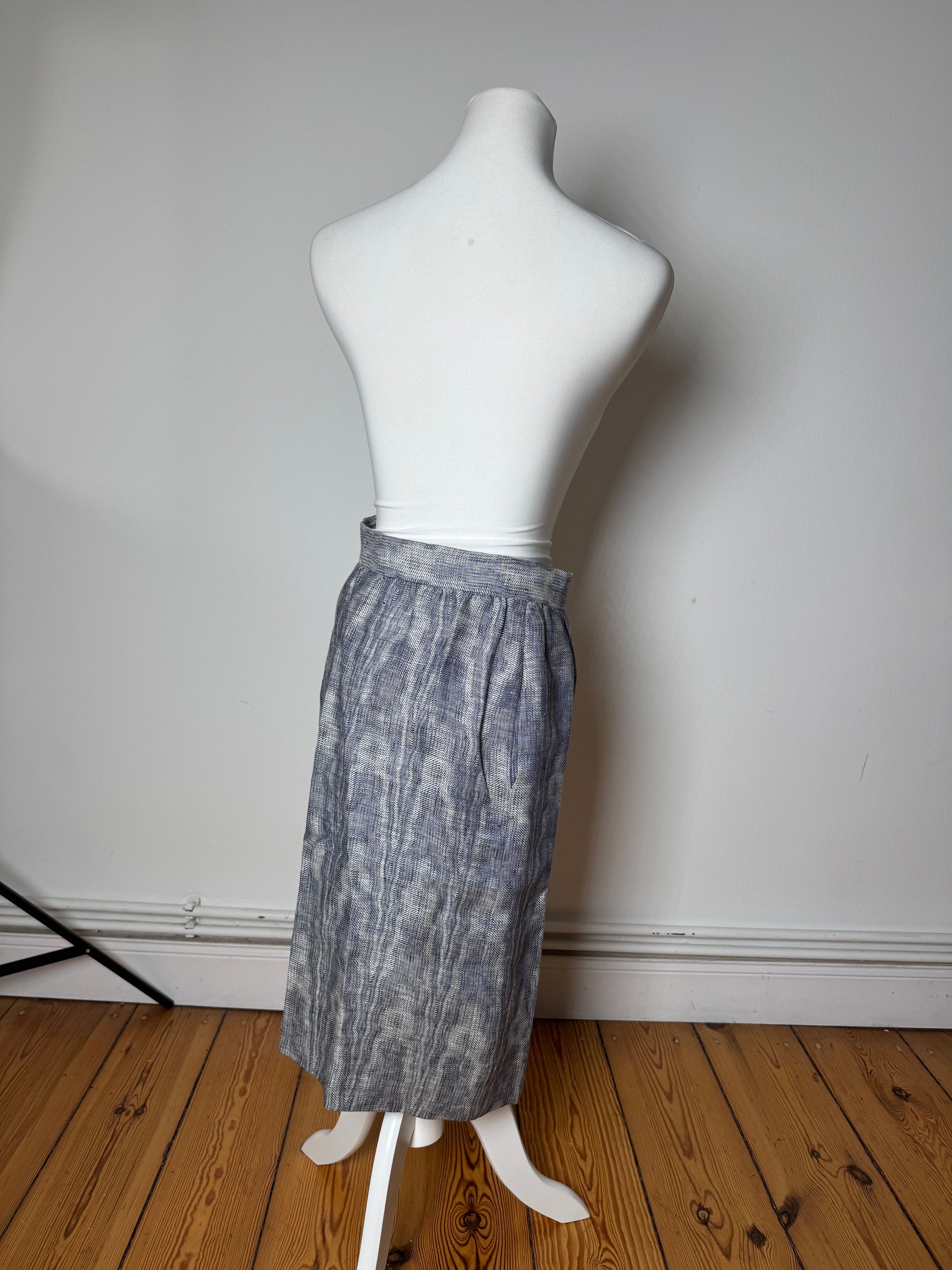 Givenchy Vintage Wool Skirt 36/S Size 24" / US 00 / IT 34 - 9 Thumbnail