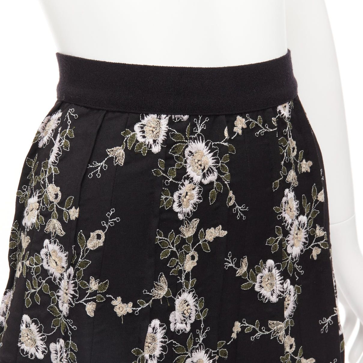 Giambattista Valli GIAMBATTISTA VALLI black pink floral embroidered 100% wool midi skirt IT38 XS Size 26" / US 2 / IT 38 - 2 Thumbnail