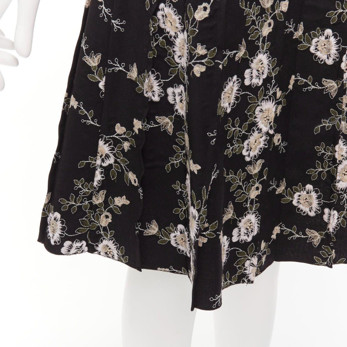 Giambattista Valli GIAMBATTISTA VALLI black pink floral embroidered 100% wool midi skirt IT38 XS Size 26" / US 2 / IT 38 - 7 Thumbnail