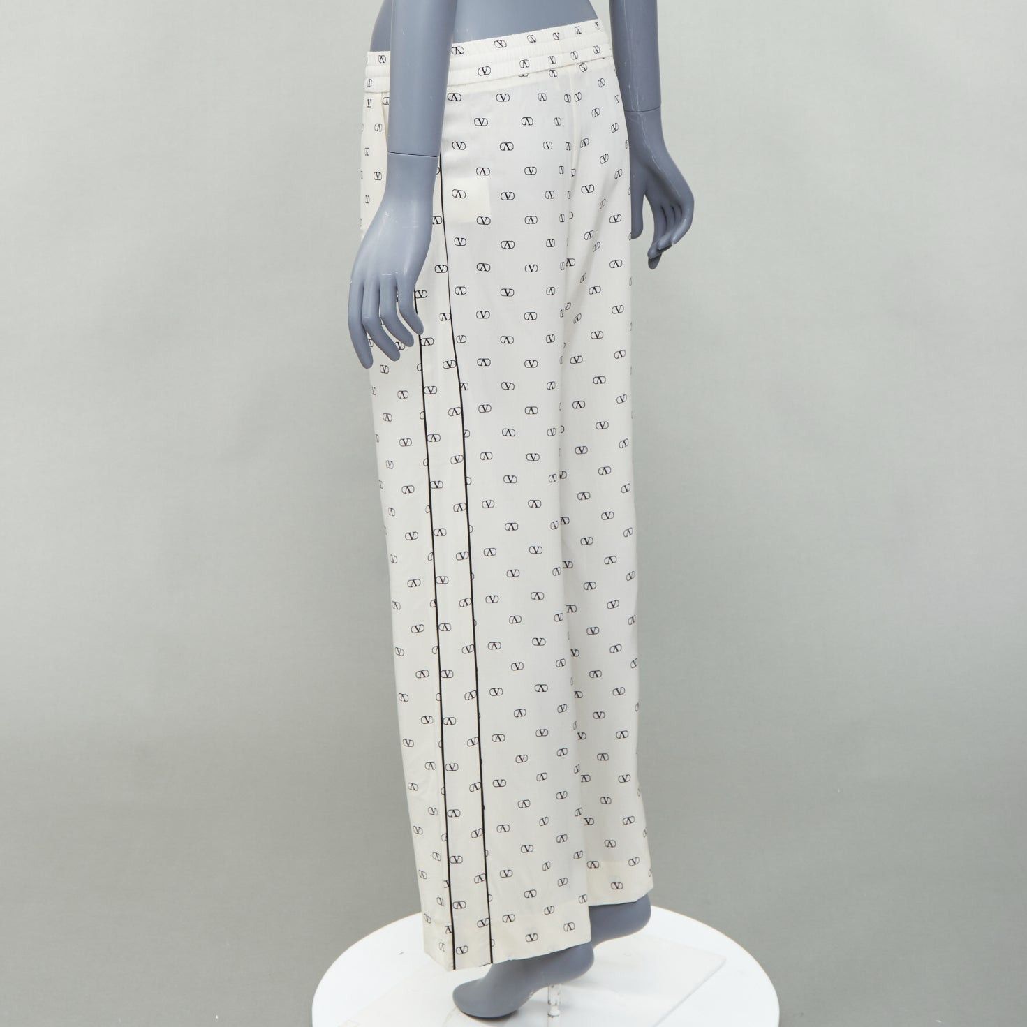 Valentino VALENTINO 100% silk cream V logo black trim pajama pants IT36 XXS Size 25" / US 0 / IT 36 - 6 Thumbnail