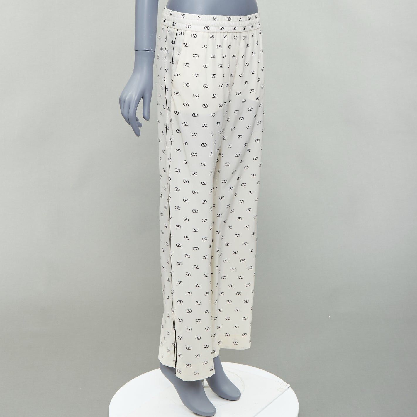 Valentino VALENTINO 100% silk cream V logo black trim pajama pants IT36 XXS Size 25" / US 0 / IT 36 - 3 Thumbnail