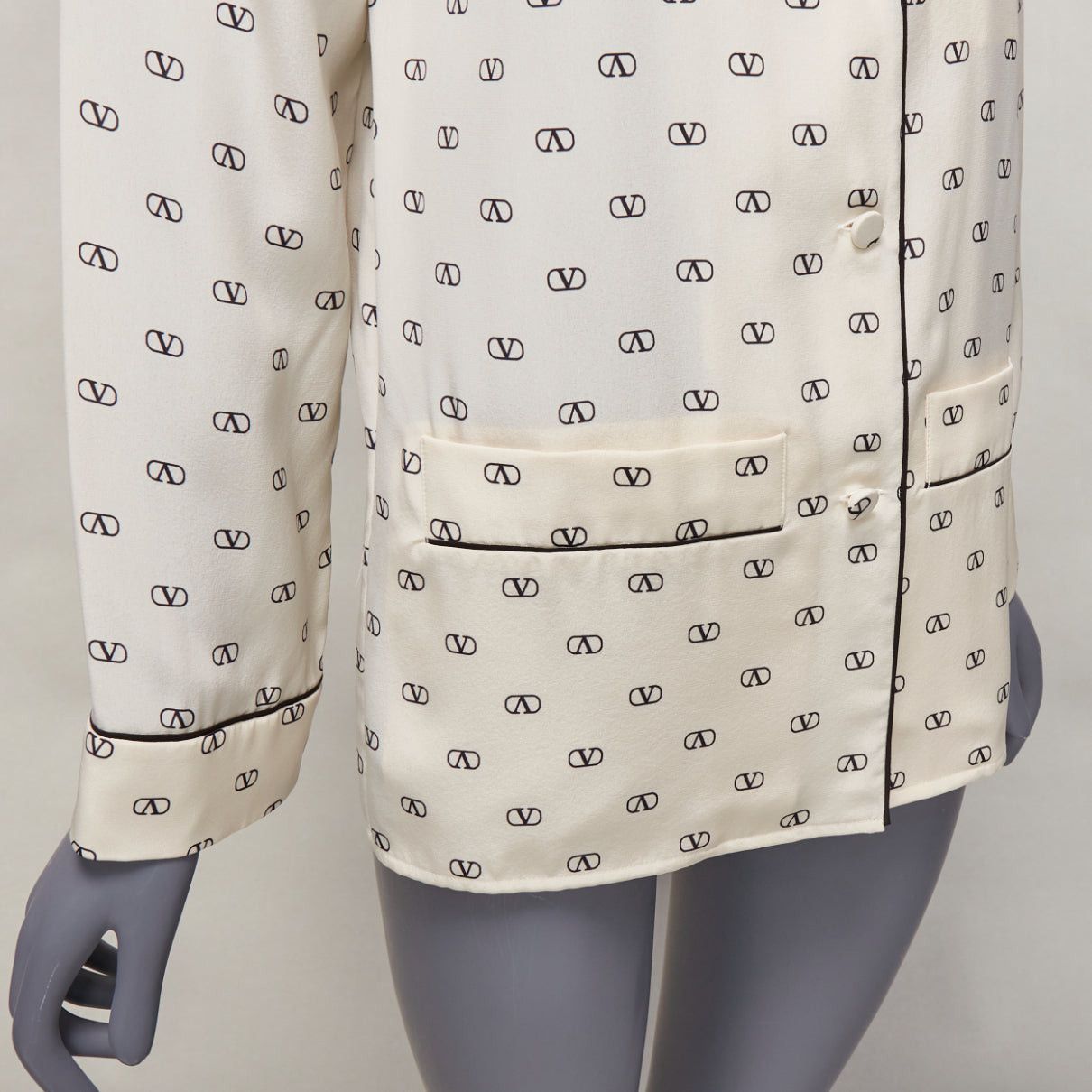 Valentino VALENTINO cream 100% silk V logo black piping collared pajama shirt IT36 XXS Size XS / US 0-2 / IT 36-38 - 7 Thumbnail
