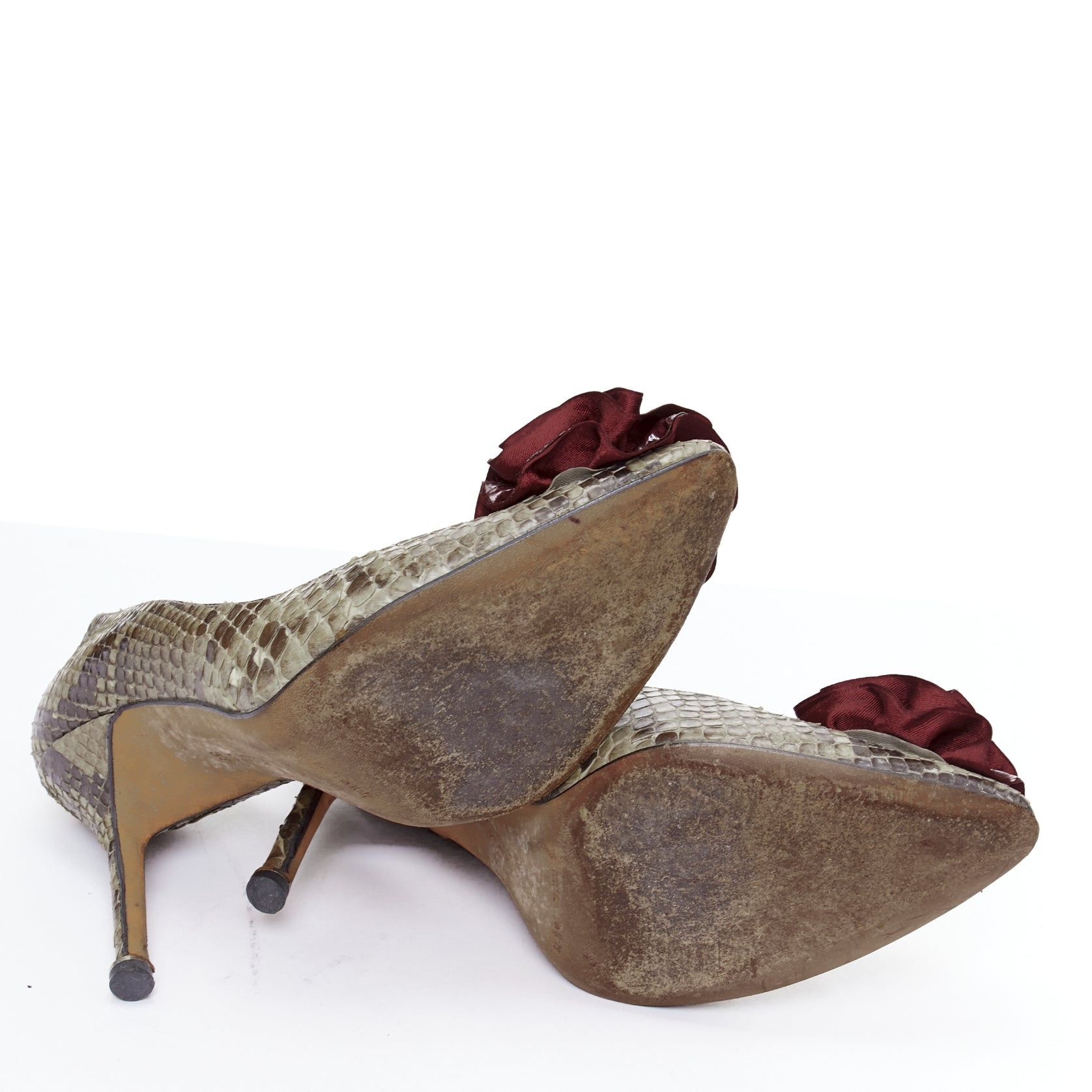 Manolo Blahnik MANOLO BLAHNIK red scaled leather rose applique pumps EU37 Size US 7 / IT 37 - 11 Thumbnail