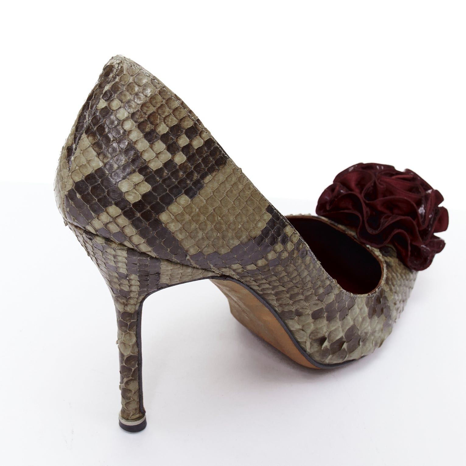 Manolo Blahnik MANOLO BLAHNIK red scaled leather rose applique pumps EU37 Size US 7 / IT 37 - 8 Thumbnail