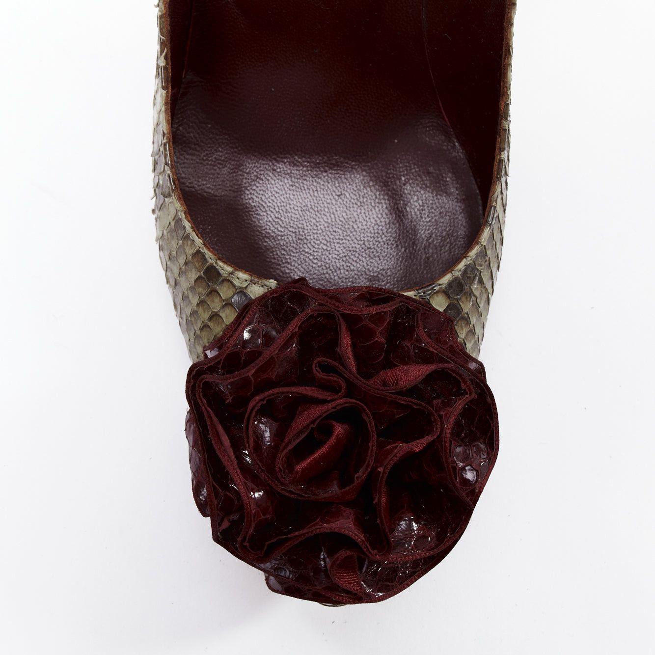 Manolo Blahnik MANOLO BLAHNIK red scaled leather rose applique pumps EU37 Size US 7 / IT 37 - 6 Thumbnail