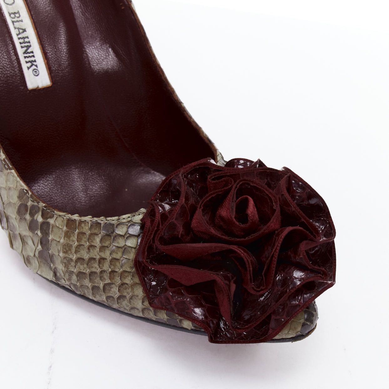 Manolo Blahnik MANOLO BLAHNIK red scaled leather rose applique pumps EU37 Size US 7 / IT 37 - 7 Thumbnail