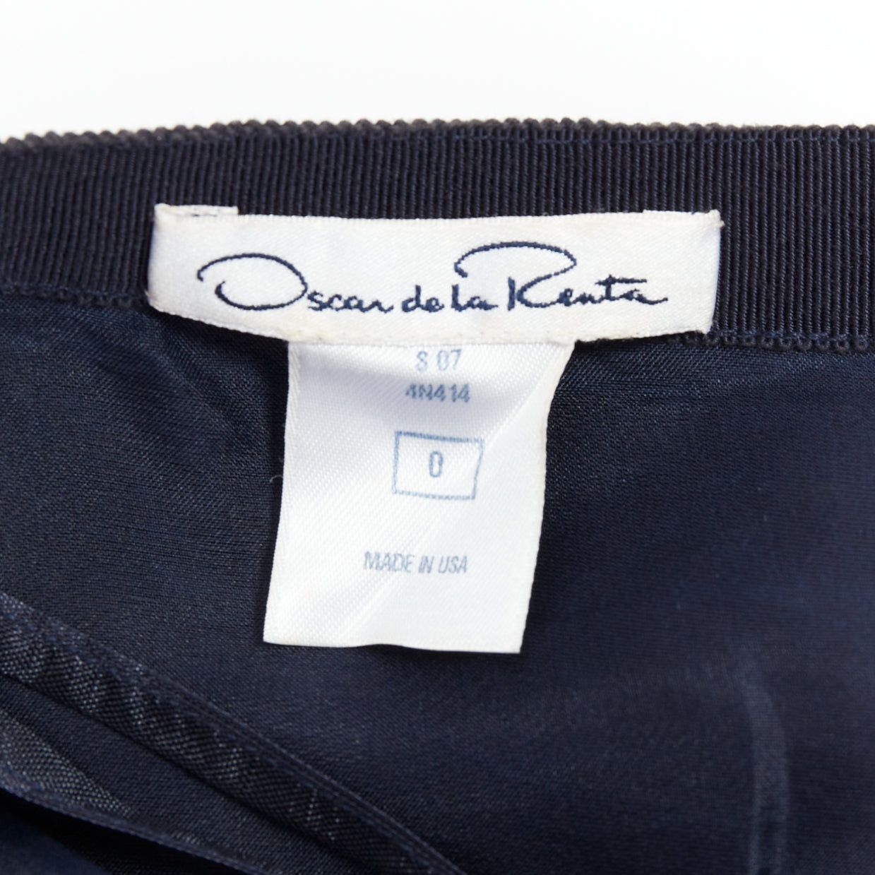 Oscar De La Renta OSCAR DE LA RENTA 2007 navy 100% silk side pleat bubble skirt US0 XS Size 26" / US 2 / IT 38 - 9 Thumbnail