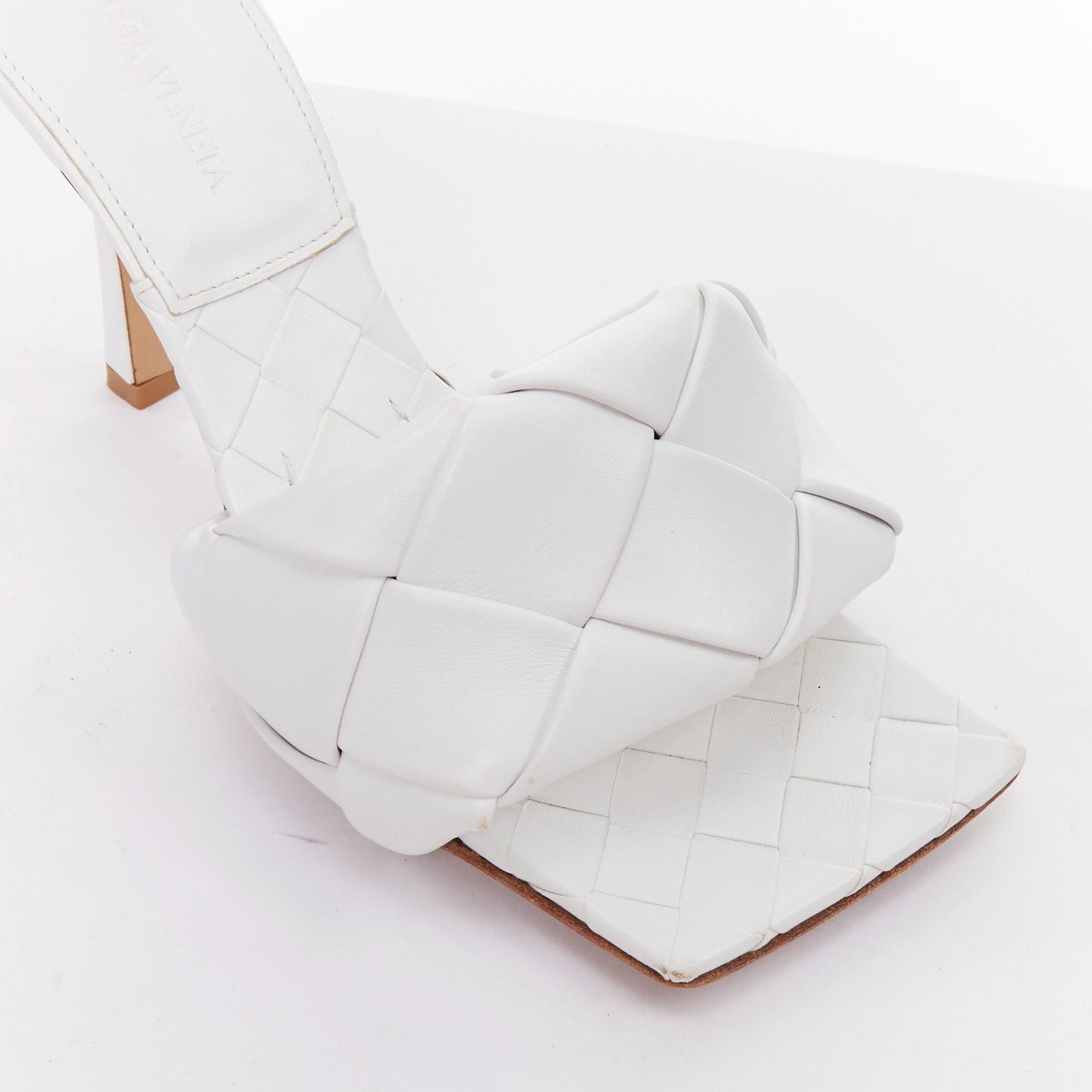 Bottega Veneta BOTTEGA VENETA Lido Optic White maxi woven lambskin mule heels EU37 Size US 7 / IT 37 - 7 Thumbnail