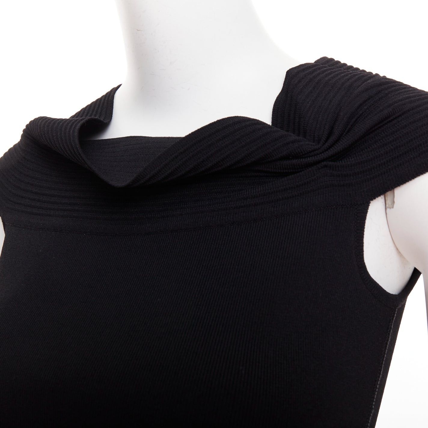 Oscar De La Renta OSCAR DE LA RENTA R10 black viscose blend cowl neck short top S Size S / US 4 / IT 40 - 2 Thumbnail