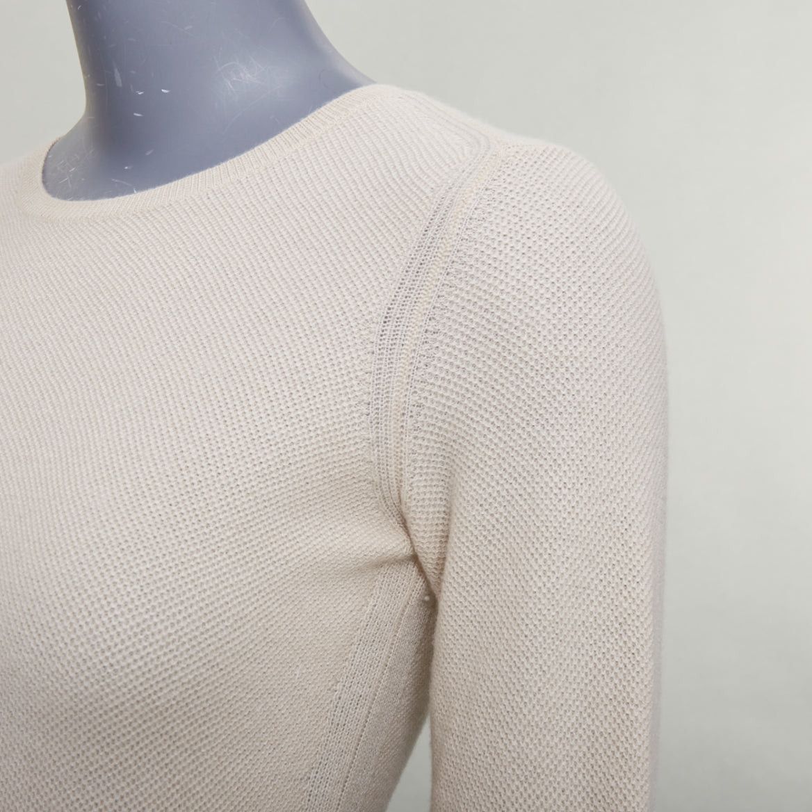 Loro Piana LORO PIANA 100% cashmere beige fine waffle knit crew neck sweater IT38 XS Size XS / US 0-2 / IT 36-38 - 7 Thumbnail