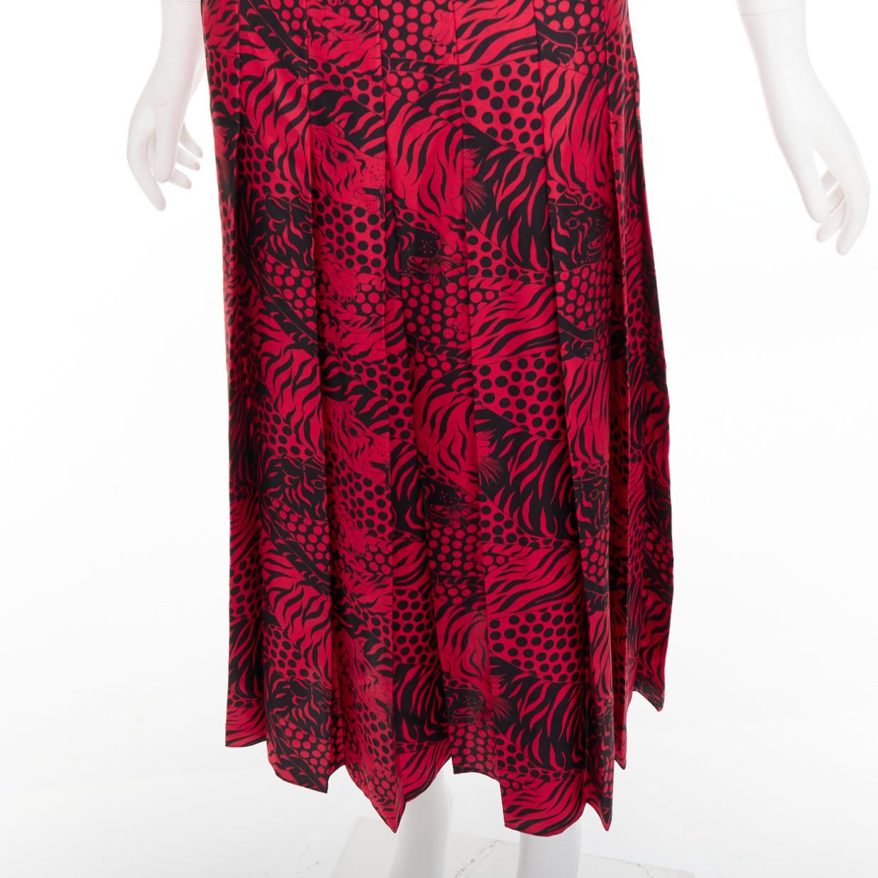 Gucci GUCCI 2018 Michele black red 100% silk tiger print pleated midi skirt IT38 XS Size 26" / US 2 / IT 38 - 2 Thumbnail