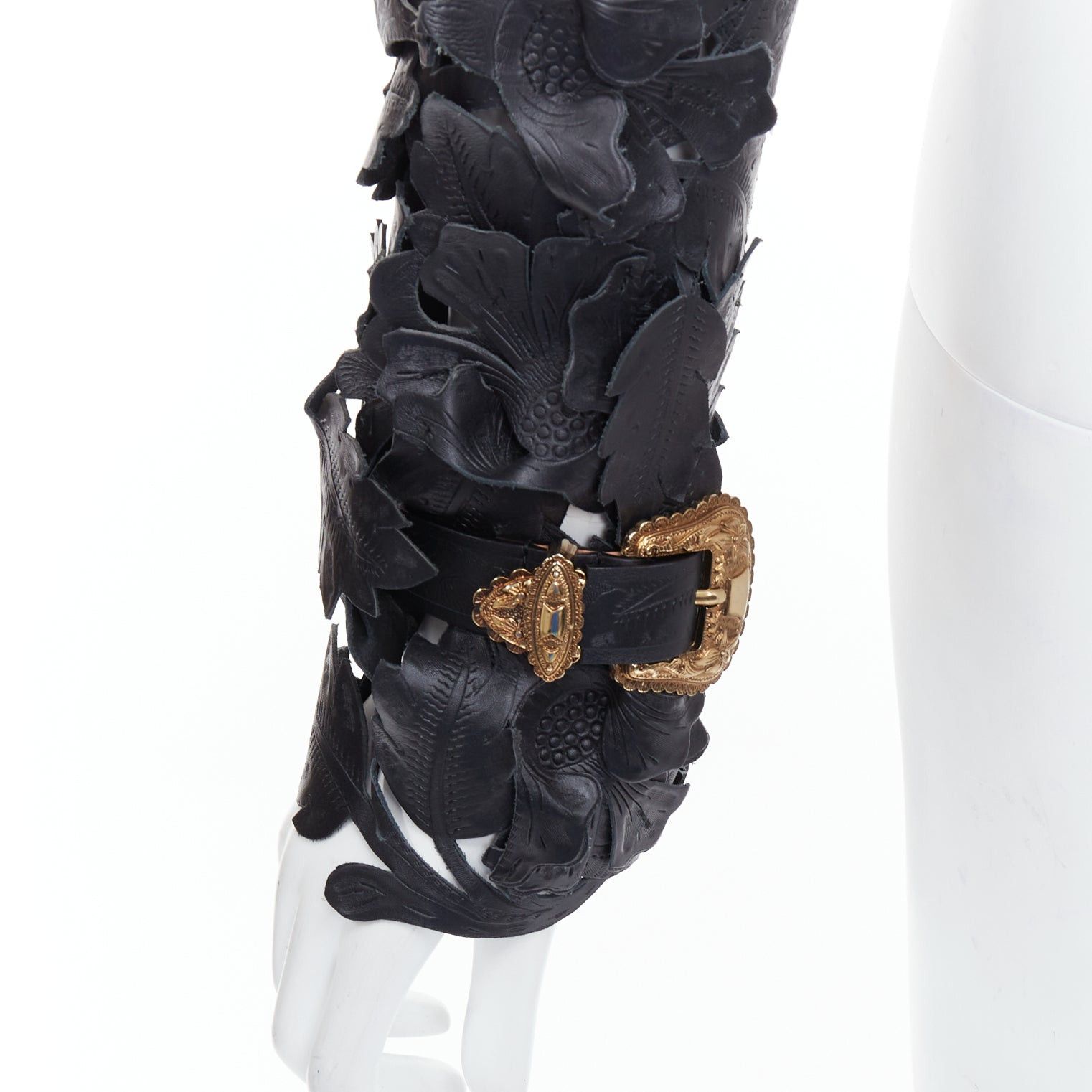 Alexander McQueen rare ALEXANDER MCQUEEN 2011 Runway black floral laser cut cropped leather jacket IT40 S Size S / US 4 / IT 40 - 9 Thumbnail