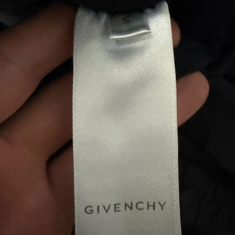 Givenchy Givenchy Black Logo Print Men's Shorts 0089 Size US 27 - 5 Thumbnail